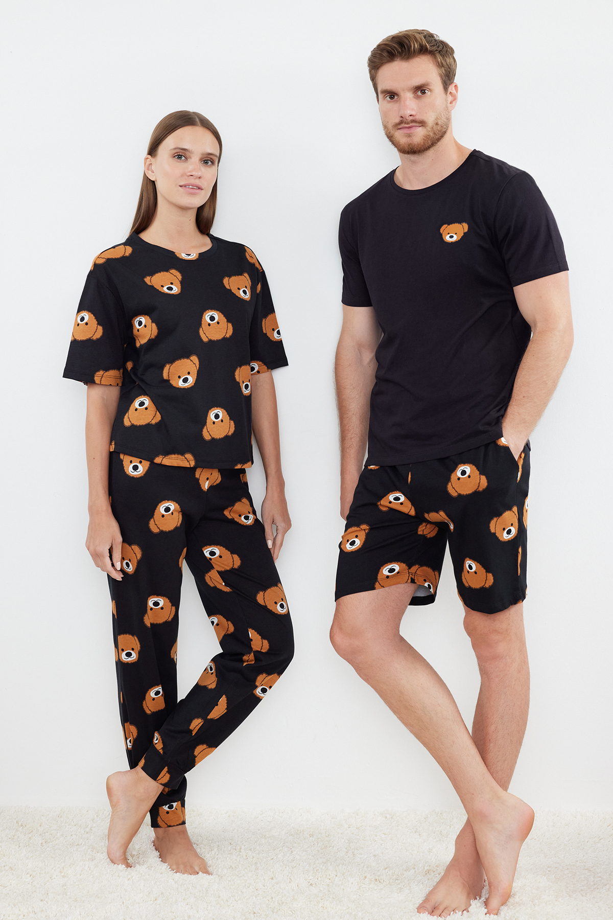 Trendyolmilla Man Siyah Couple/Çift Regular Fit Ayıcık Desenli %100 Pamuklu Şortlu Erkek Pijama Takımı TMNSS24PT00049
