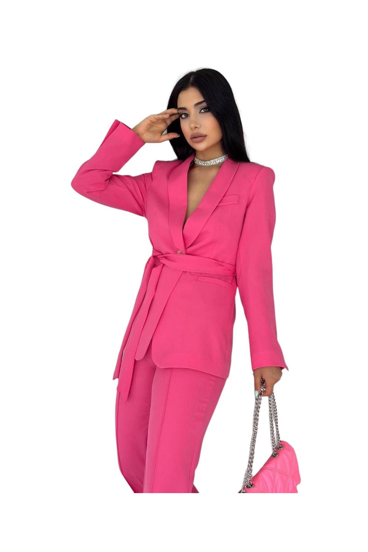 Kadın Takım Elbise Pembe Kemerli Şal Yaka Blazer Ceket Boru Paça Pantolon