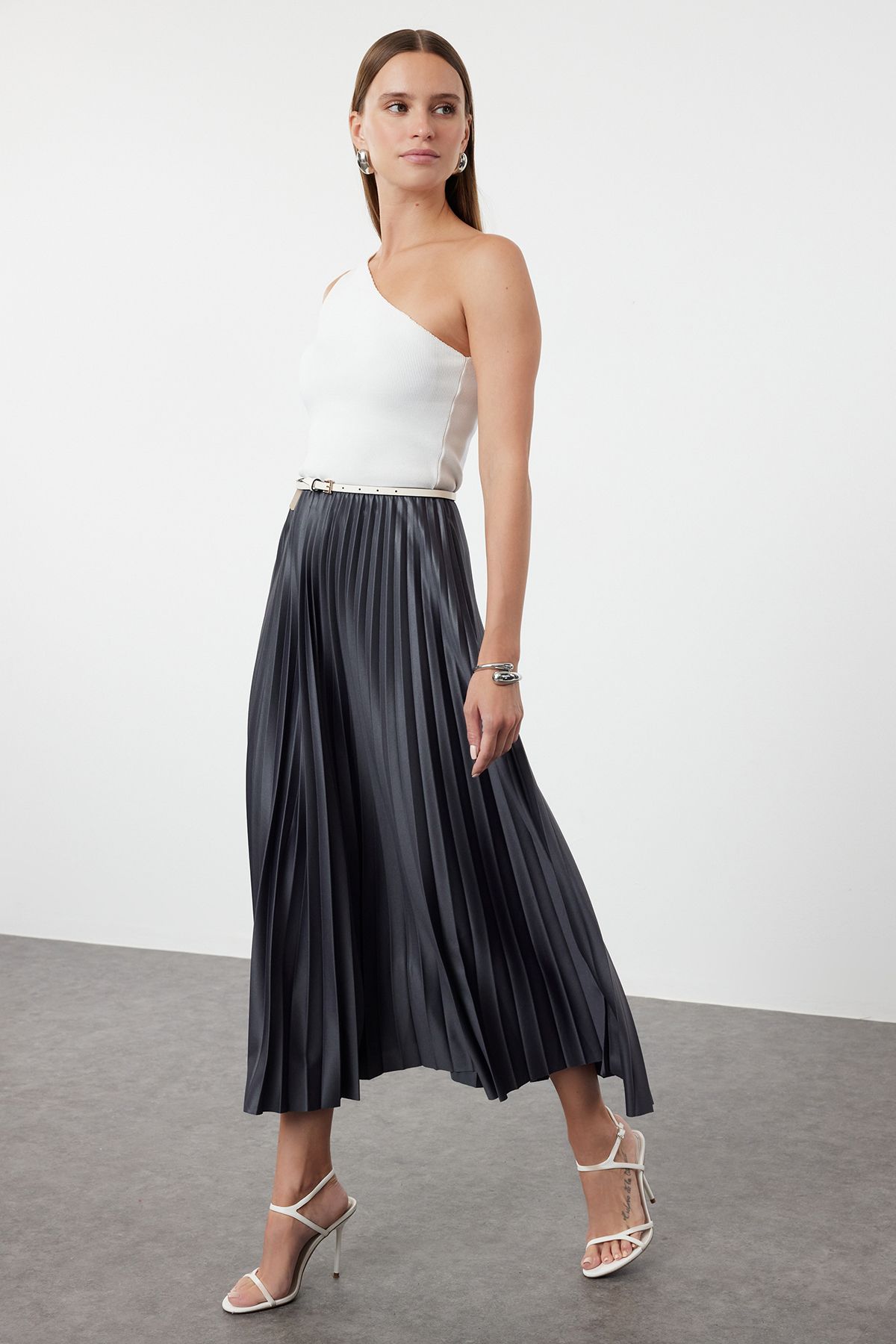 Trendyol Collection-Anthrazitfarbener, plissierter, gerader A-Linien-Strickrock TWOSS24ET00041 2
