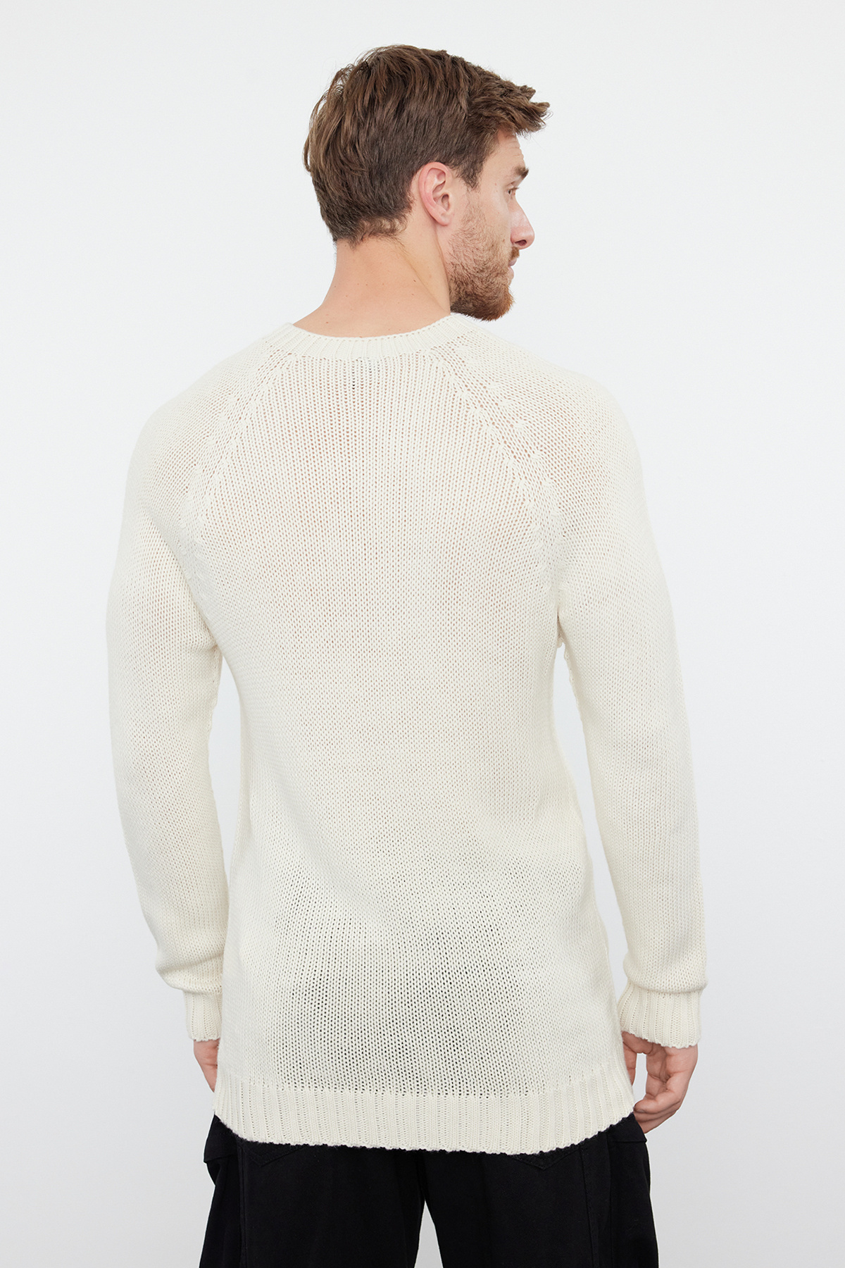 Trendyol Collection-Ecru Slim Fit Strickpullover mit Raglanärmeln und Rundhalsausschnitt – TMNAW25KZ00000 5
