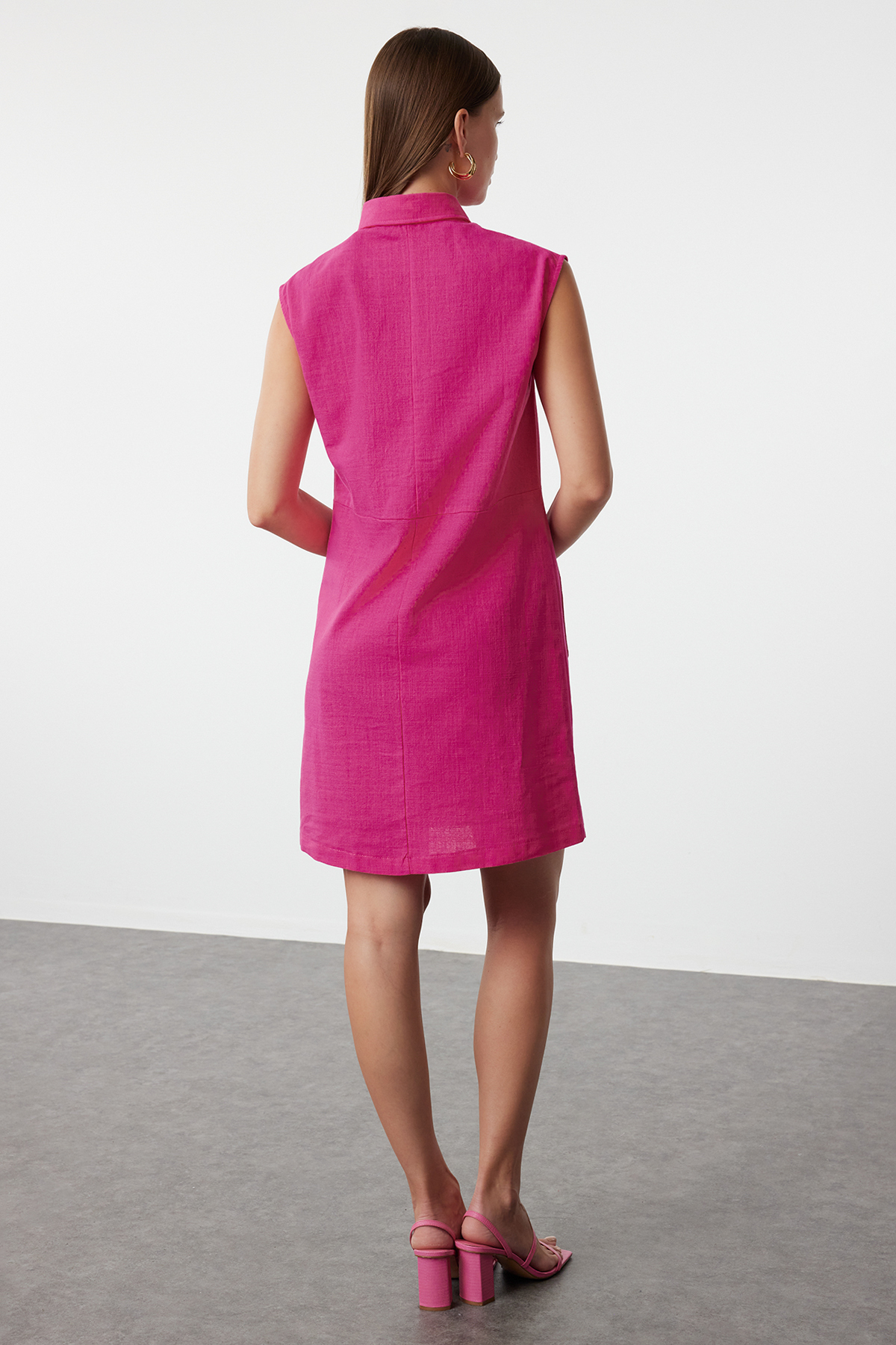 Trendyolmilla  Fuşya Düz Kesim Cepli Gömlek Yaka Keten Görünümlü Mini Dokuma Elbise TWOSS22EL1068 - Görsel 5