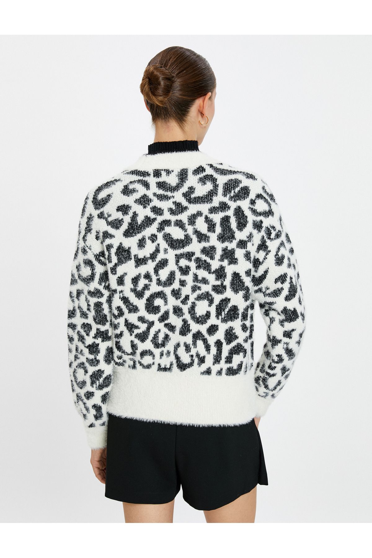 Koton-Leopard Patterned Cardigan with Stone Buttons V-Neck 4