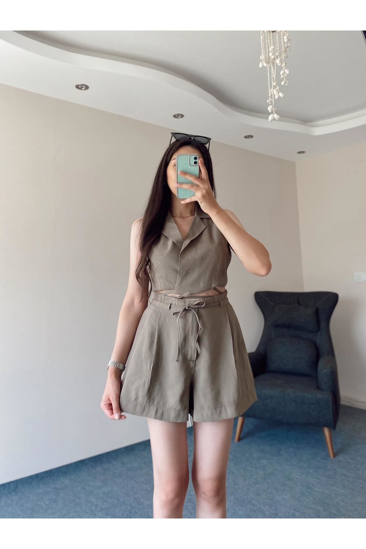 Hacer Balcı-Khaki String Tie Vest Shorts Set 2