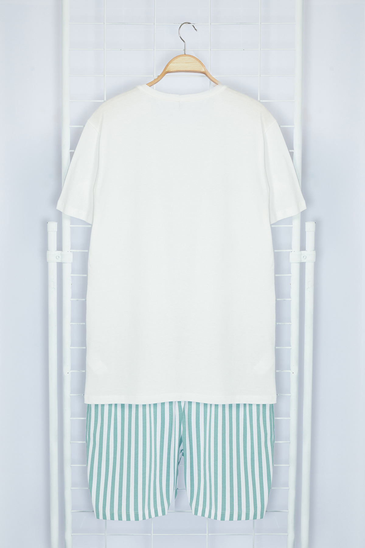 Trendyol Collection-Grünes, ecrufarbenes, gestreiftes, doppelt gestricktes Baumwoll-Pyjama-Set – normale Passform TMNSS24PT00017 8