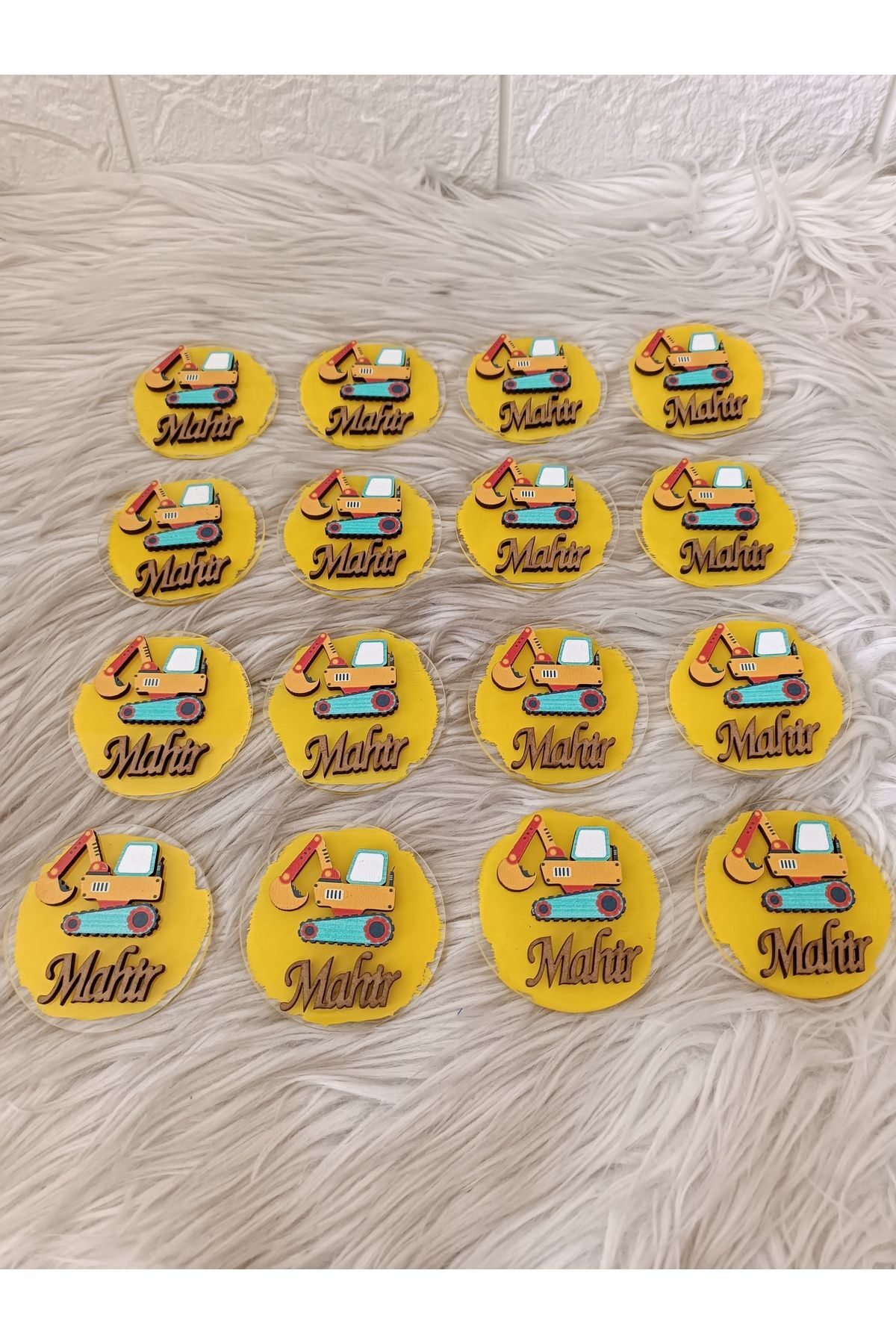 doğrukan 10 Adet İş Makinesi Konsept Traktörlü Pleksi Figürlü Yenidoğan Doğum Günü Magnet Hediyelik fotoğrafı 3 (önizleme)