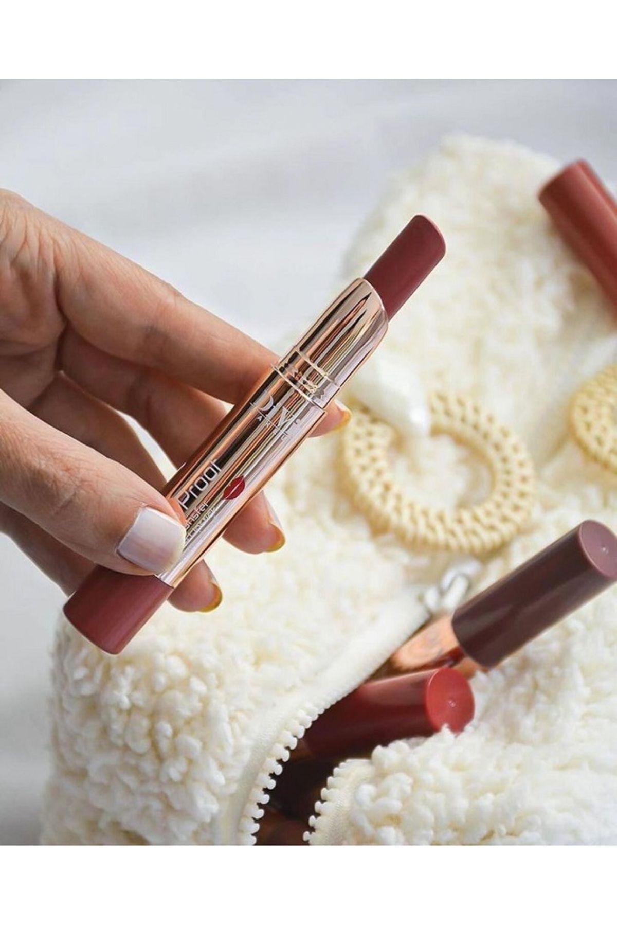 DiVio Lipsticks Kiss Prood ( 24 Saat Kalıcı Ruj ) 12