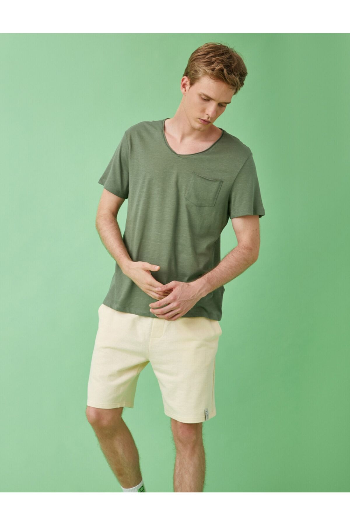 Koton T-Shirt Grün Regular Fit Fast ausverkauft