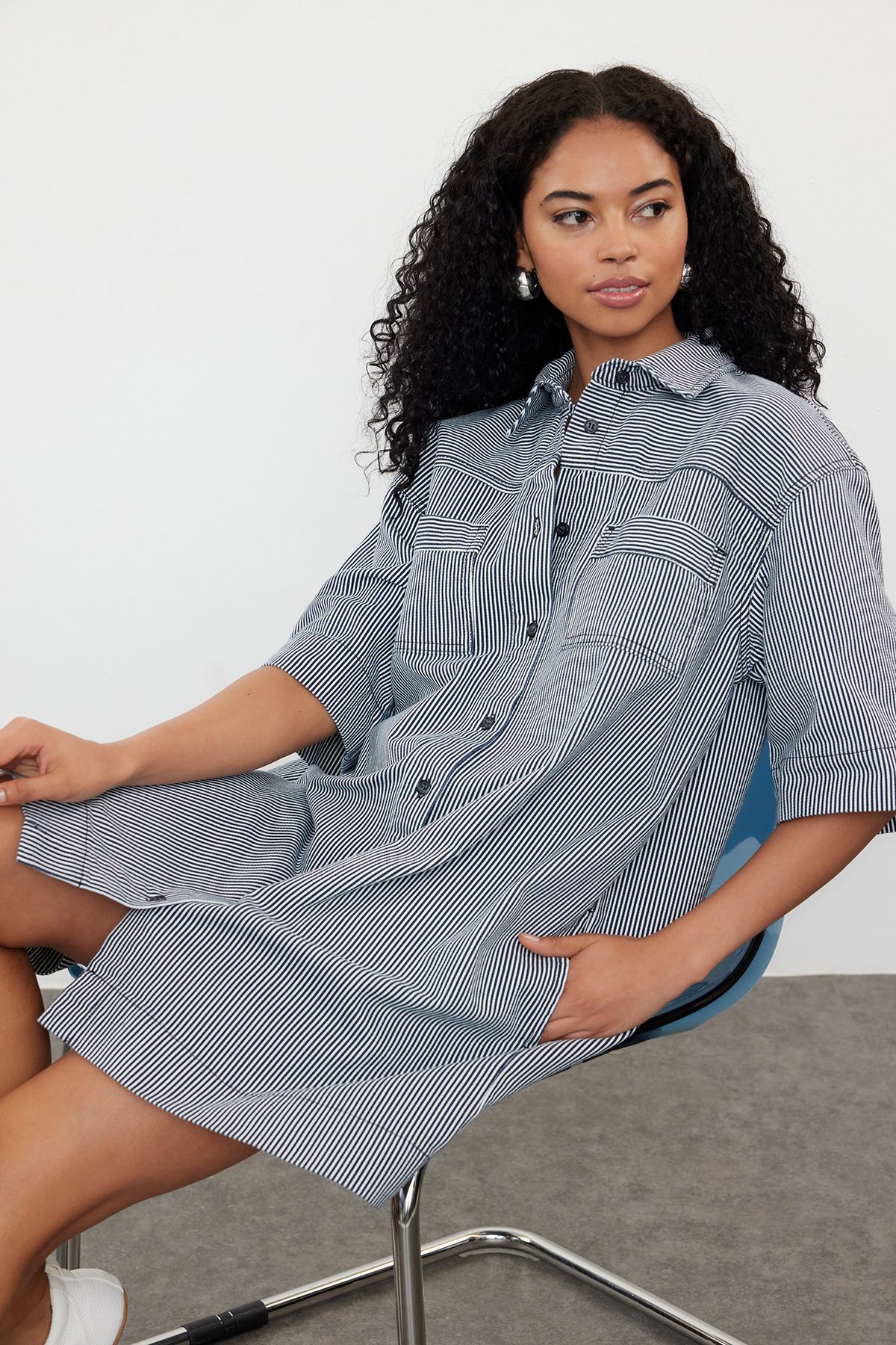 Trendyol Collection Wielokolorowa, Prążkowana, Oversize'owa, Jeansowa, Mini Sukienka Koszulowa Kobieta - M/L