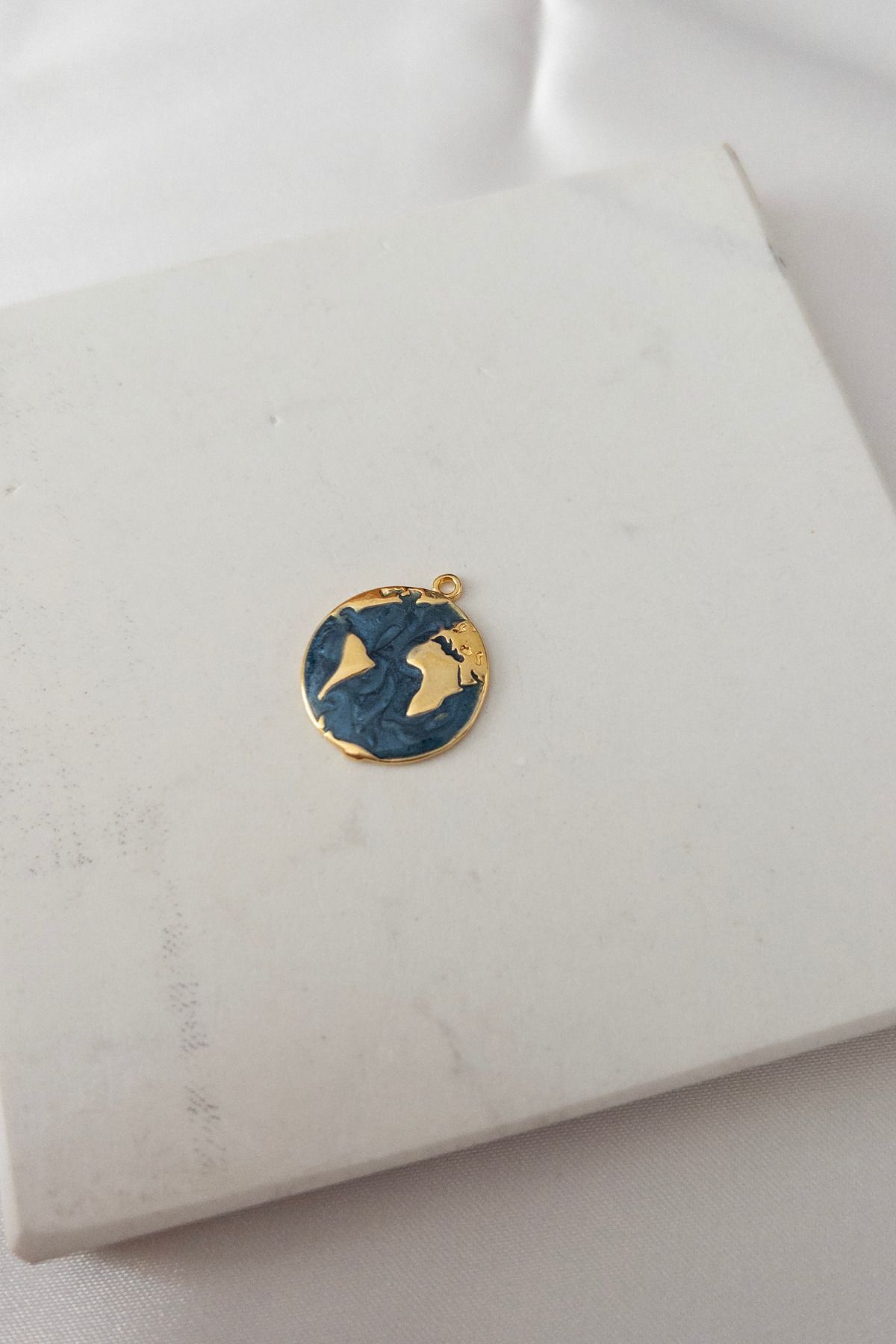 Karflake Altın Kaplama Mineli Dünya Kolye Ucu