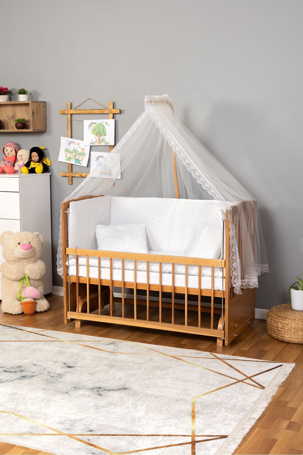 Bamgidoo Ahşap Beşik Anne Yanı Beşik (Vernikli) 60x120 - Beyaz Güpür Uyku Seti + Yatak