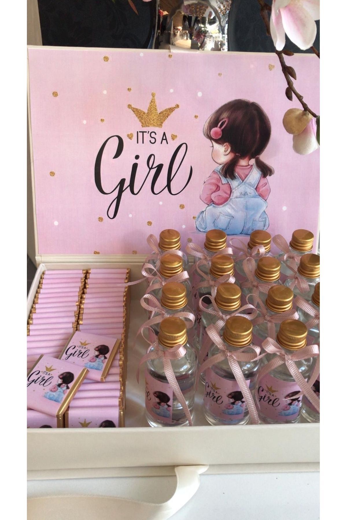 Minemiss Tasarım Kutulu Isme Özel Tasarımlı 60 Adet Kız Bebek Çikolatası Ve 25 Adet Kolonya Dogum-hediyelik-cinsiyet fotoğrafı 3 (önizleme)