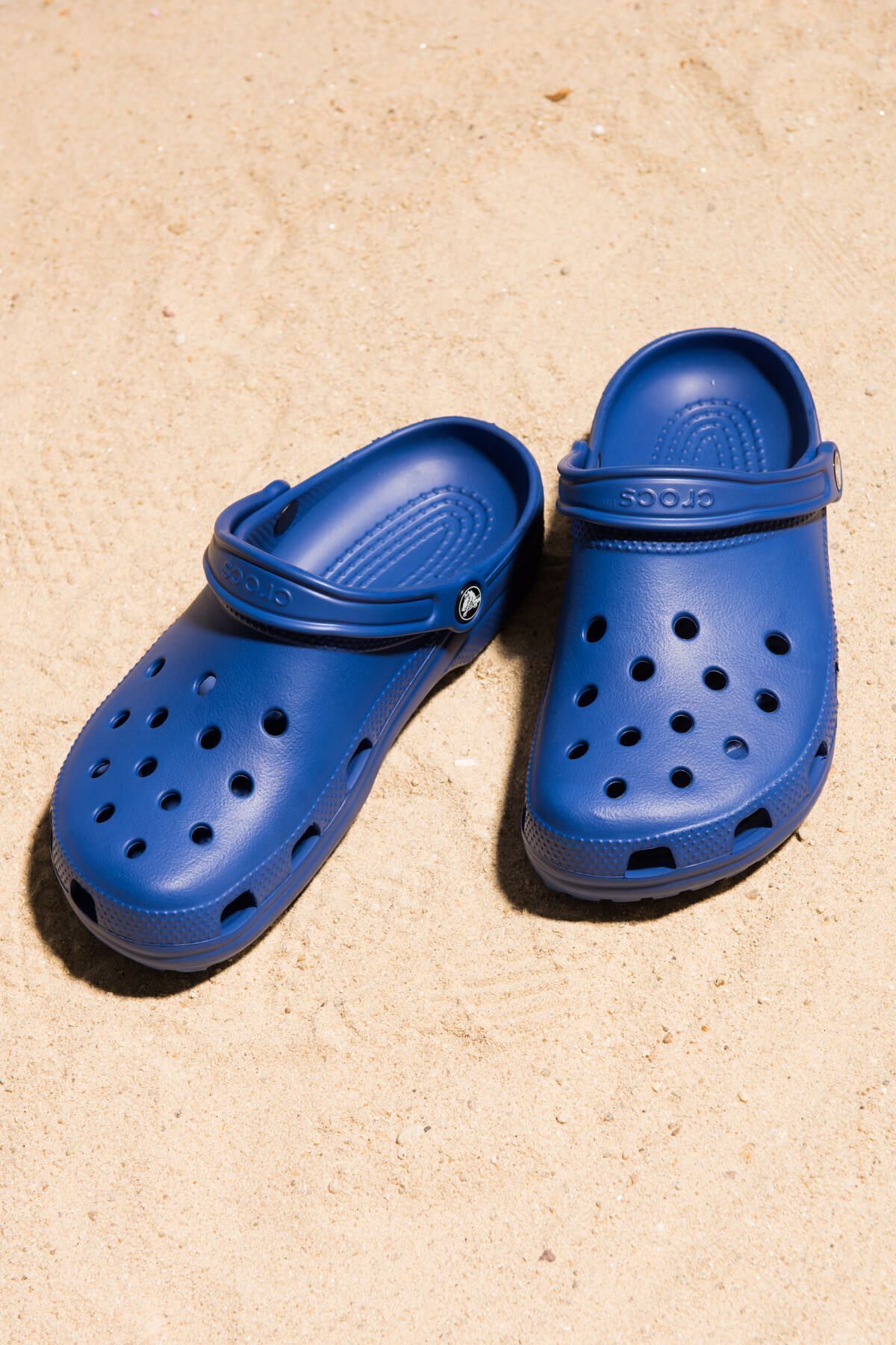 Crocs-شبشب كلاسيكي للجنسين باللون الأزرق الداكن 100528277 4