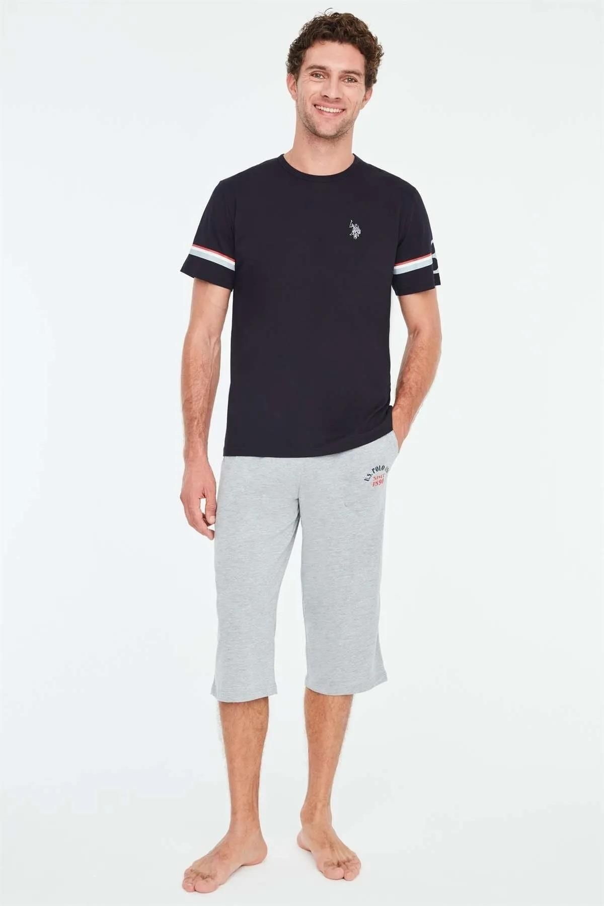 ست پیژامه آبی مردانه تی شرت آستین کوتاه یقه گرد و کاپری جیبی U.S. Polo Assn.