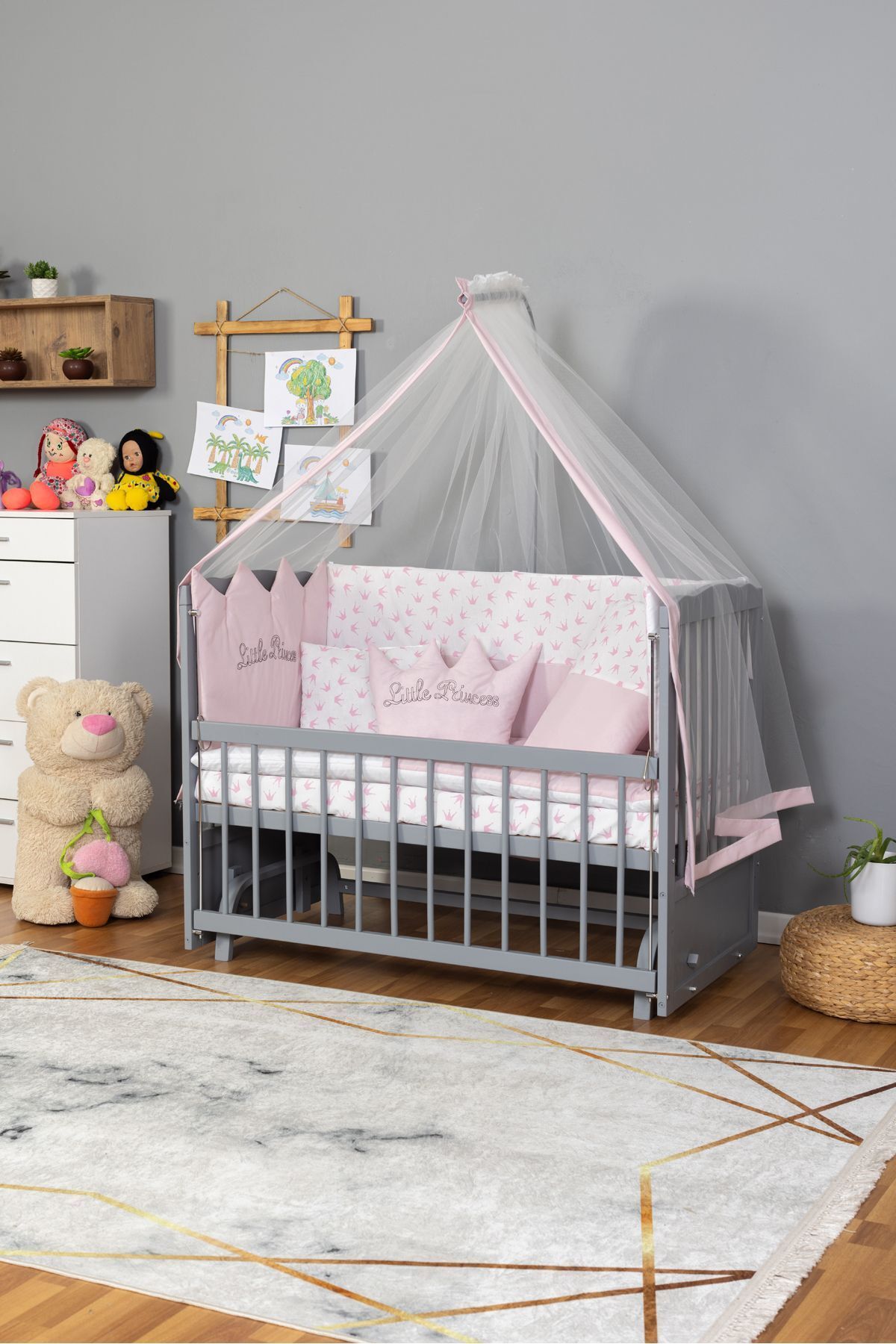 Bamgidoo Ahşap Beşik Anne Yanı Beşik Gri 60x120 - Pembe Nakış Uyku Seti + Yatak
