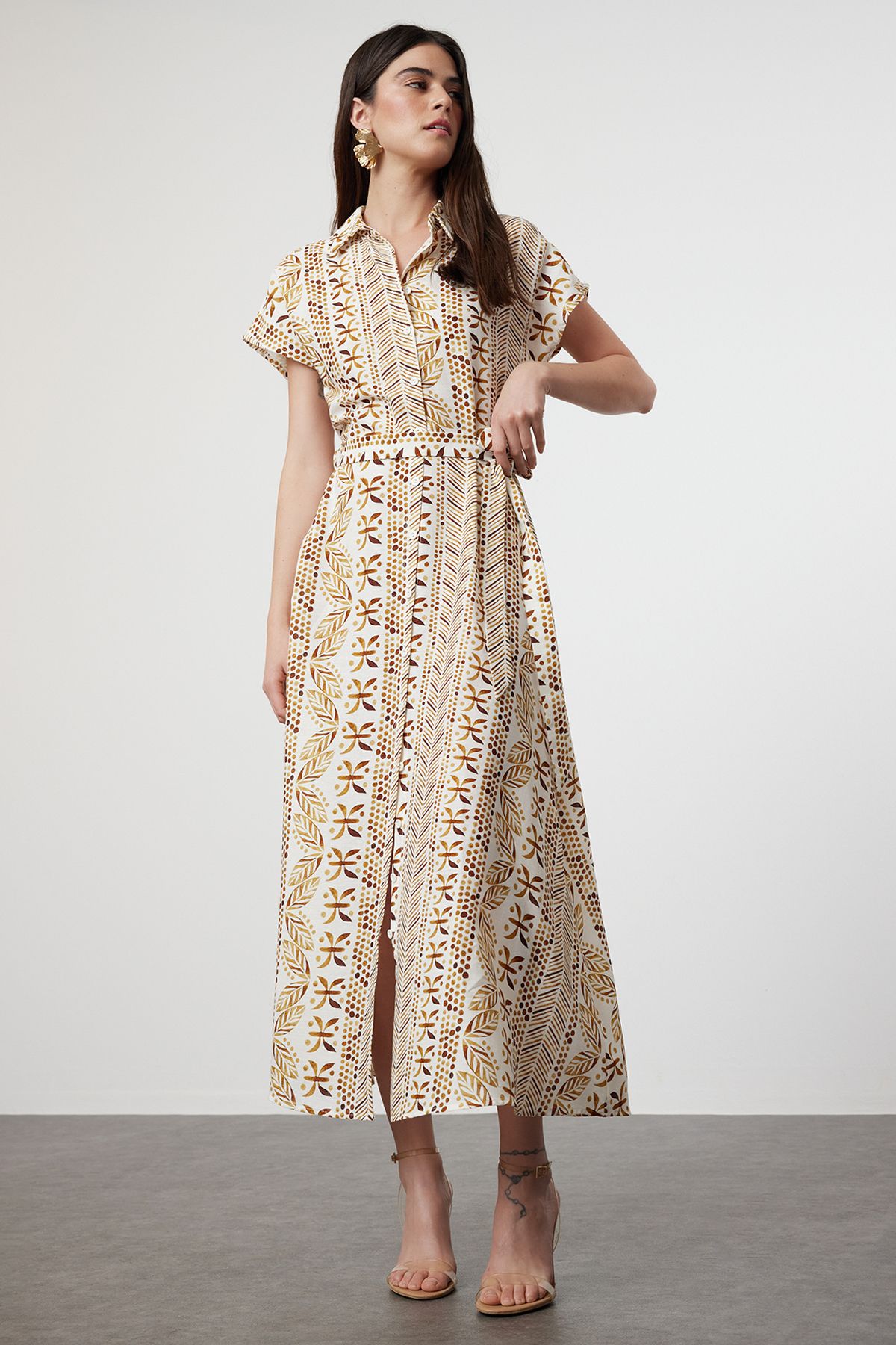 Trendyol Collection Biała Sukienka Koszulowa Midi W Etniczny Wzór - Z Paskiem, Tkana, Kobieta - 34