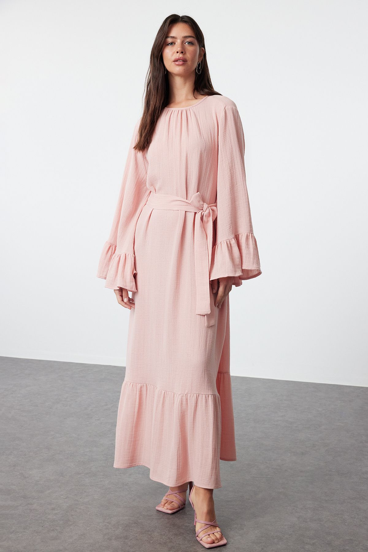 Trendyol Modest-Musselinkleid mit Rüschenrock aus getrockneten Rosen - TCTSS24EB00255 3