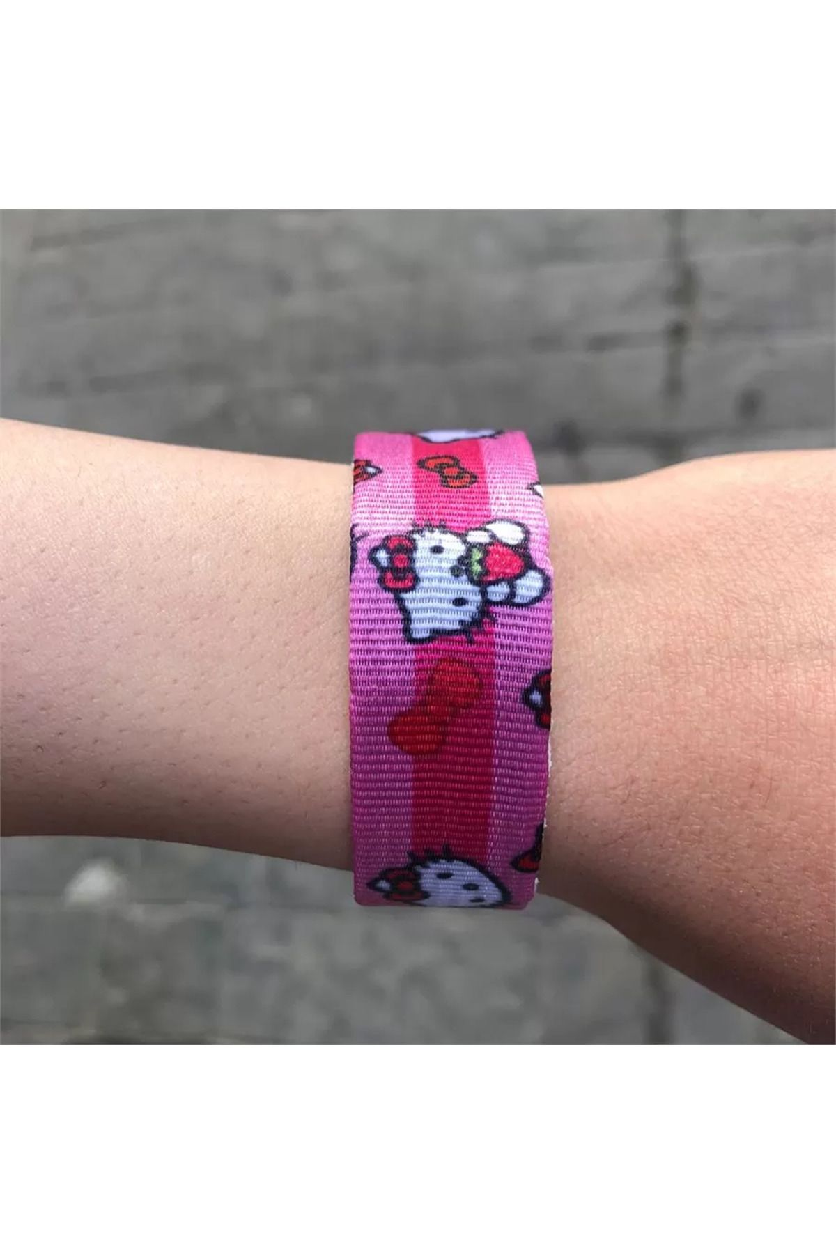 Розовый браслет Hello Kitty с клубничной лентой и коллажем KBL158