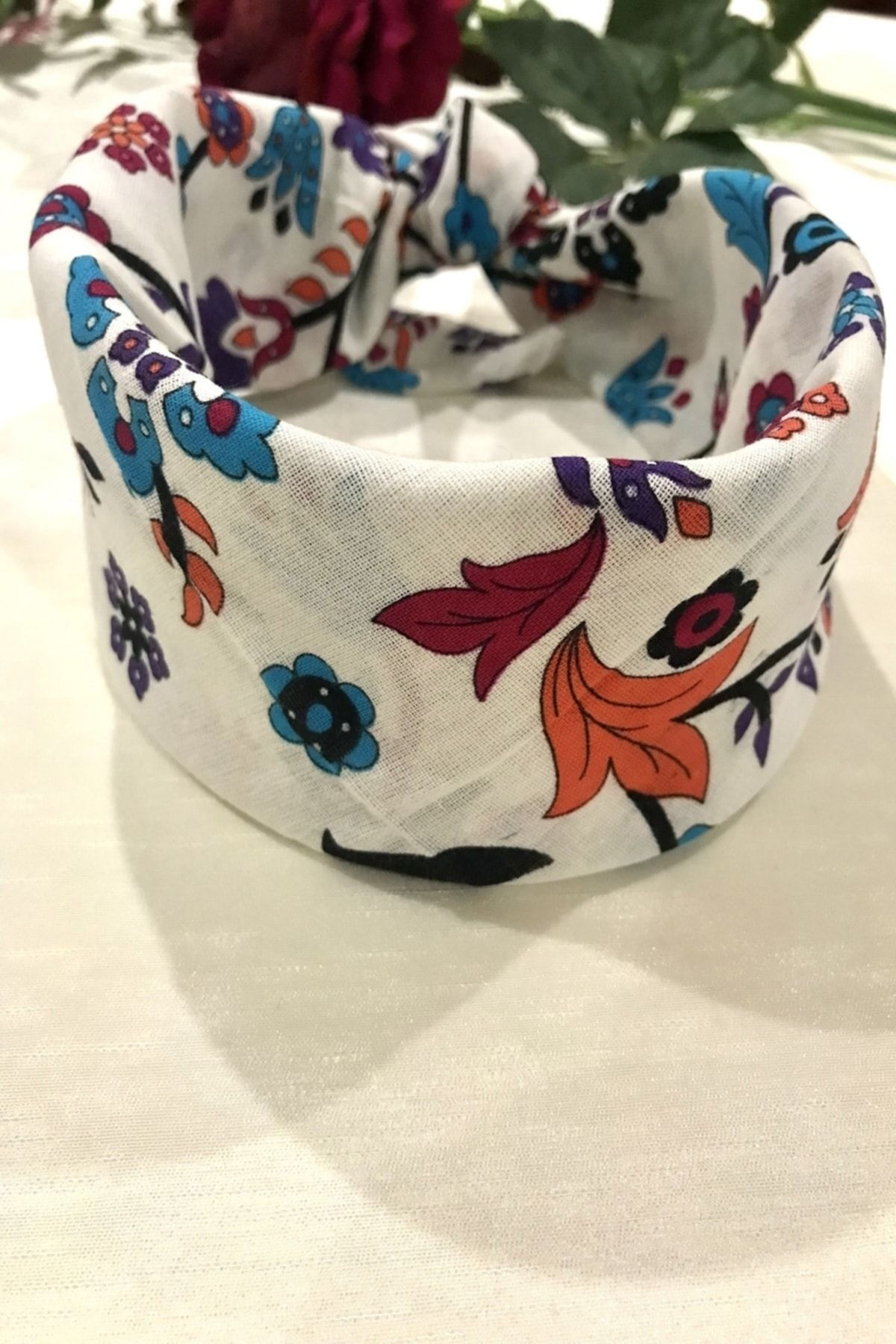 Beyaz Renk Içerisinde Çiçek Desenli Çok Amaçlı Bandana %100 Cotton 3
