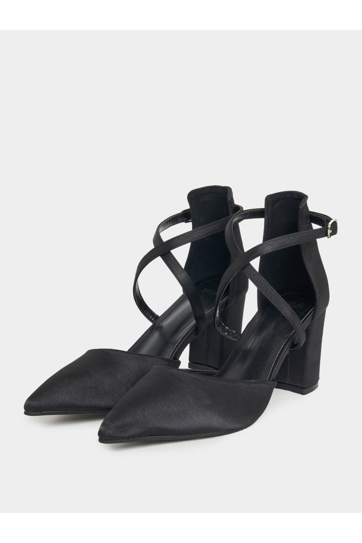 Styli-Criss Cross Pointed Toe Block Heel Pumps 3