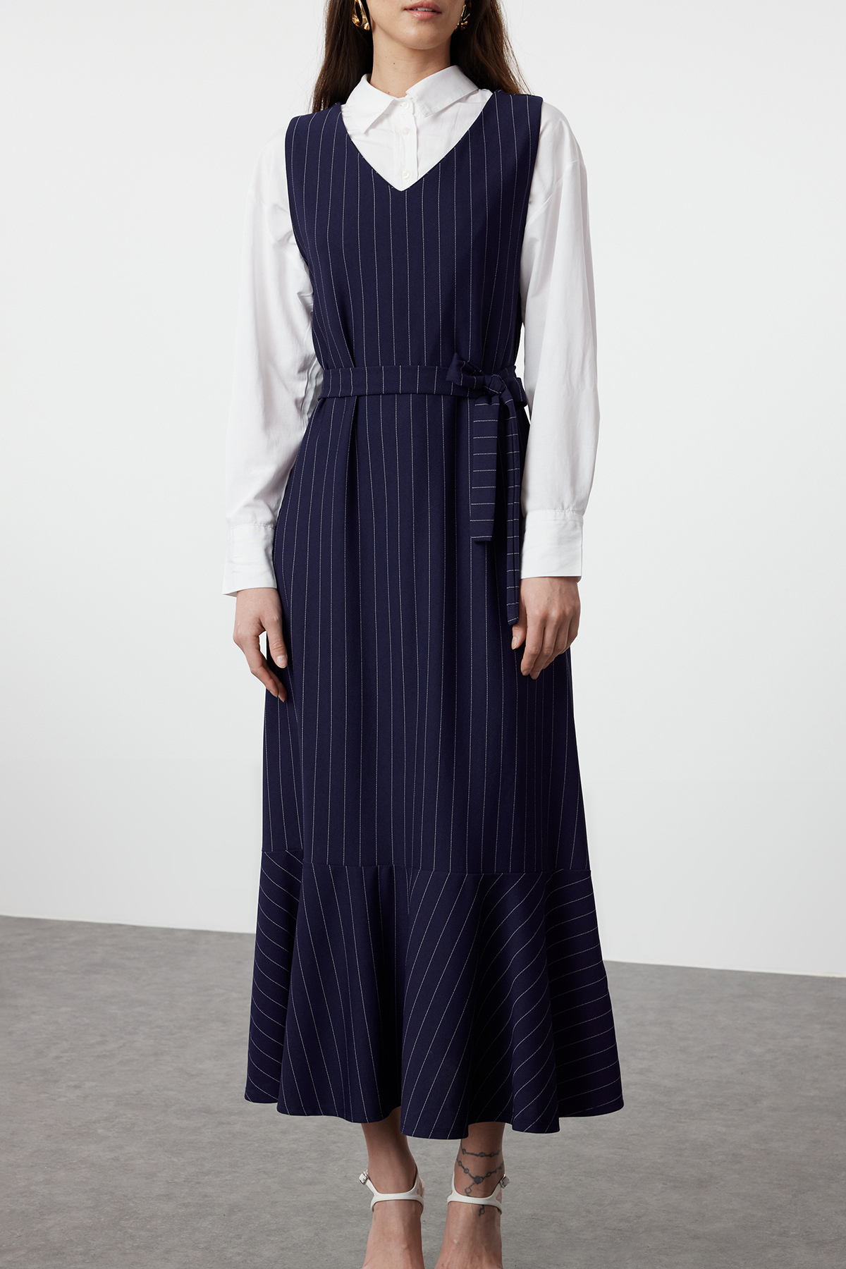 Trendyol Modest Granatowa sukienka z kamizelką w paski - TCTSS24EB00287