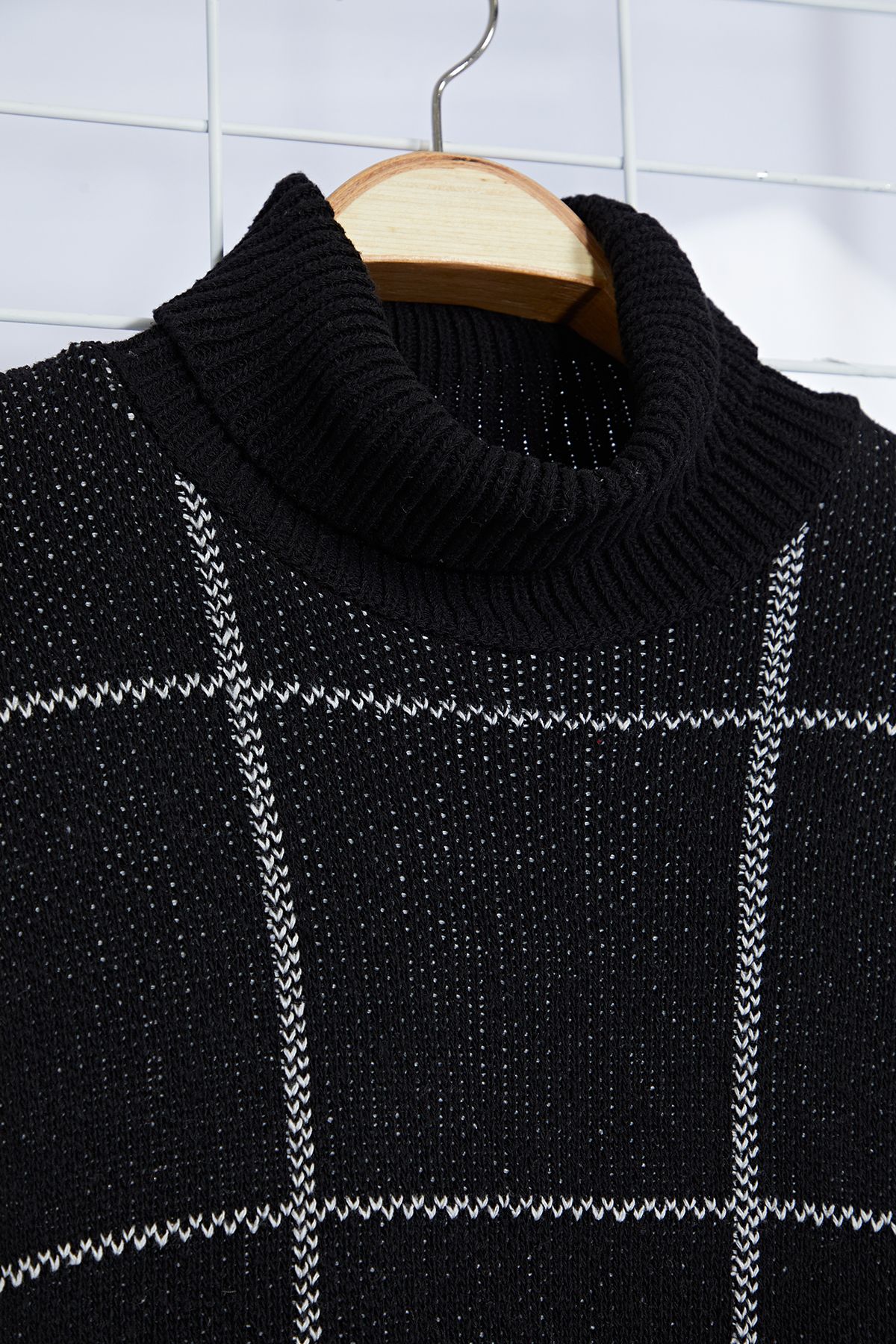 Trendyol Collection-Rollkragenpullover in Schwarz – Slim Fit, Wollkaro TMNAW21KZ0398 7