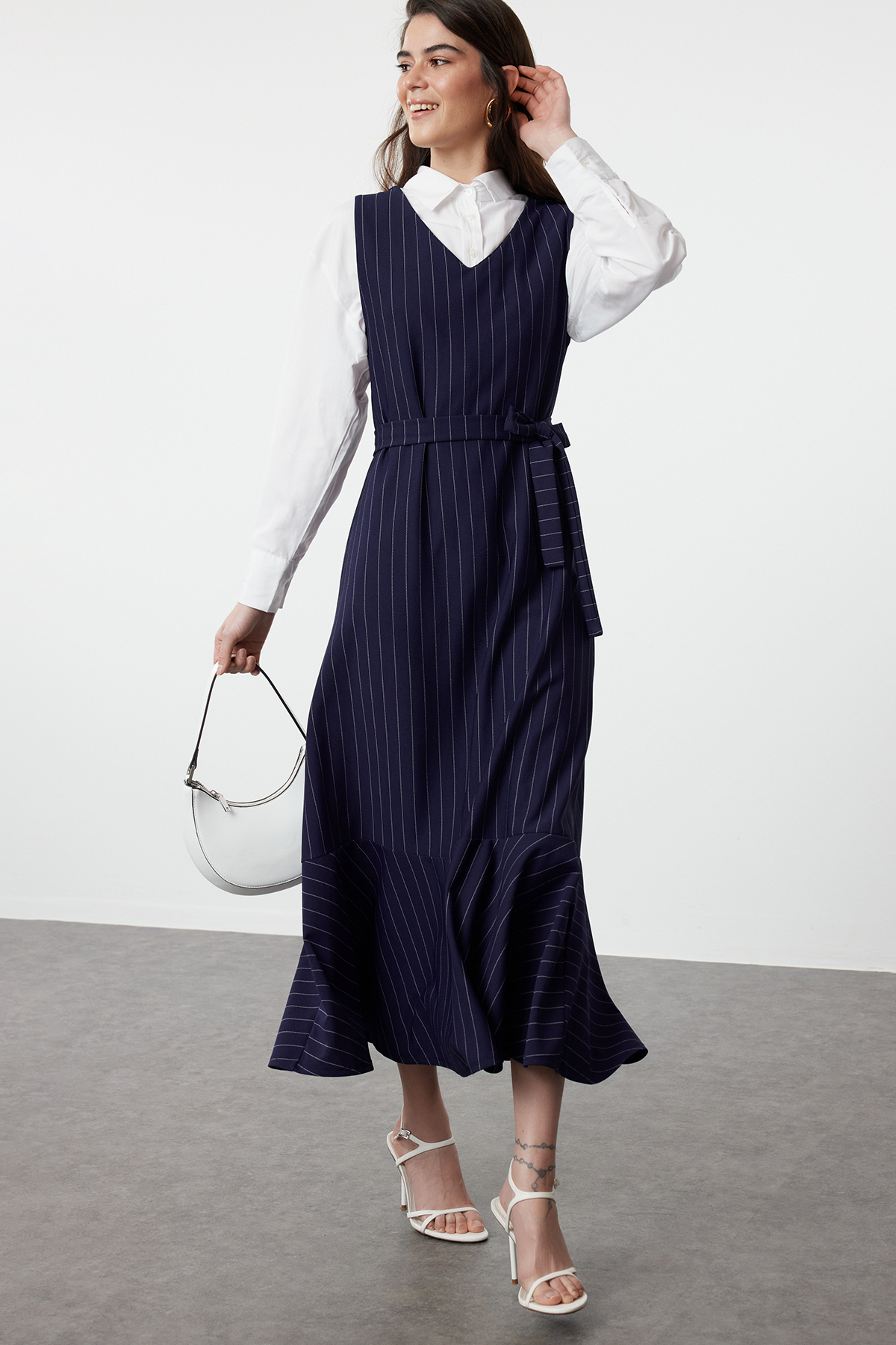 Trendyol Modest Granatowa sukienka z kamizelką w paski - TCTSS24EB00287