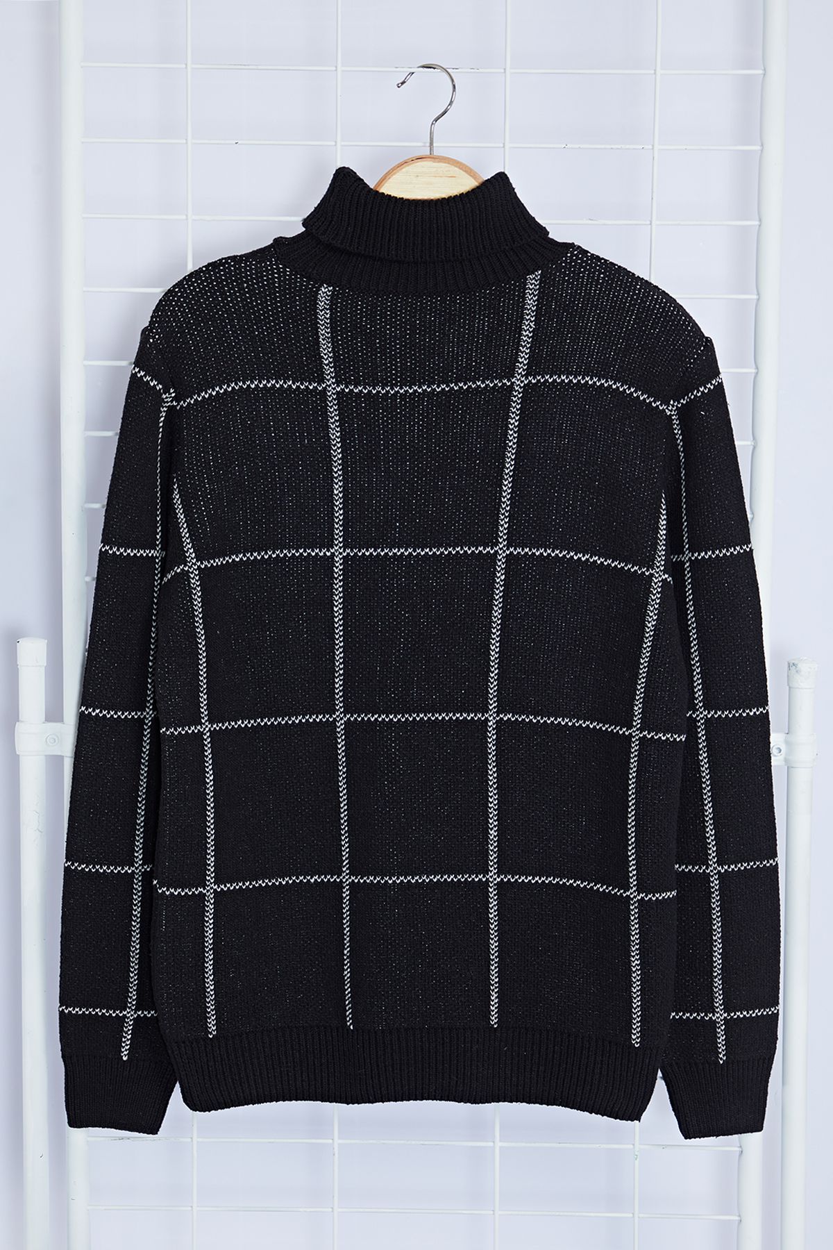 Trendyol Collection-Rollkragenpullover in Schwarz – Slim Fit, Wollkaro TMNAW21KZ0398 8