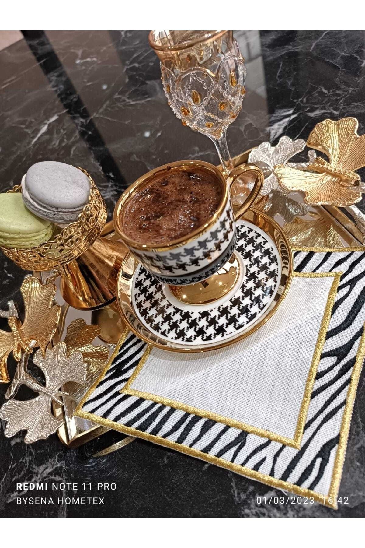 Zebra Desenli Gold Kenarlı Kokteyl Ve Kahve Yanı Sunum Peçetesi 6 Adet