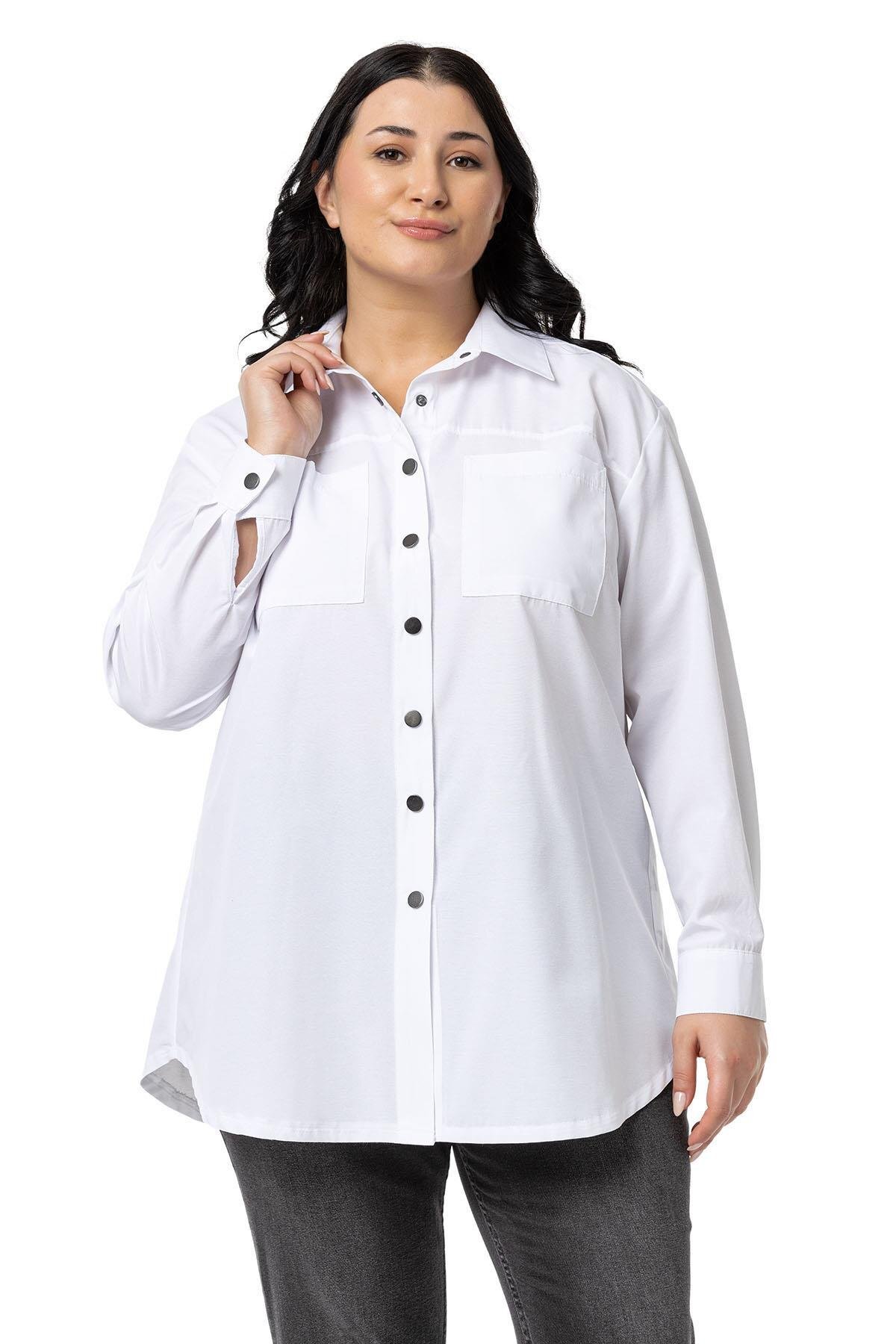 DISENTIS MODEST Büyük Beden Çıtçıt Kapamalı Plikaşeli Manşetli Cepli Beyaz Gömlek