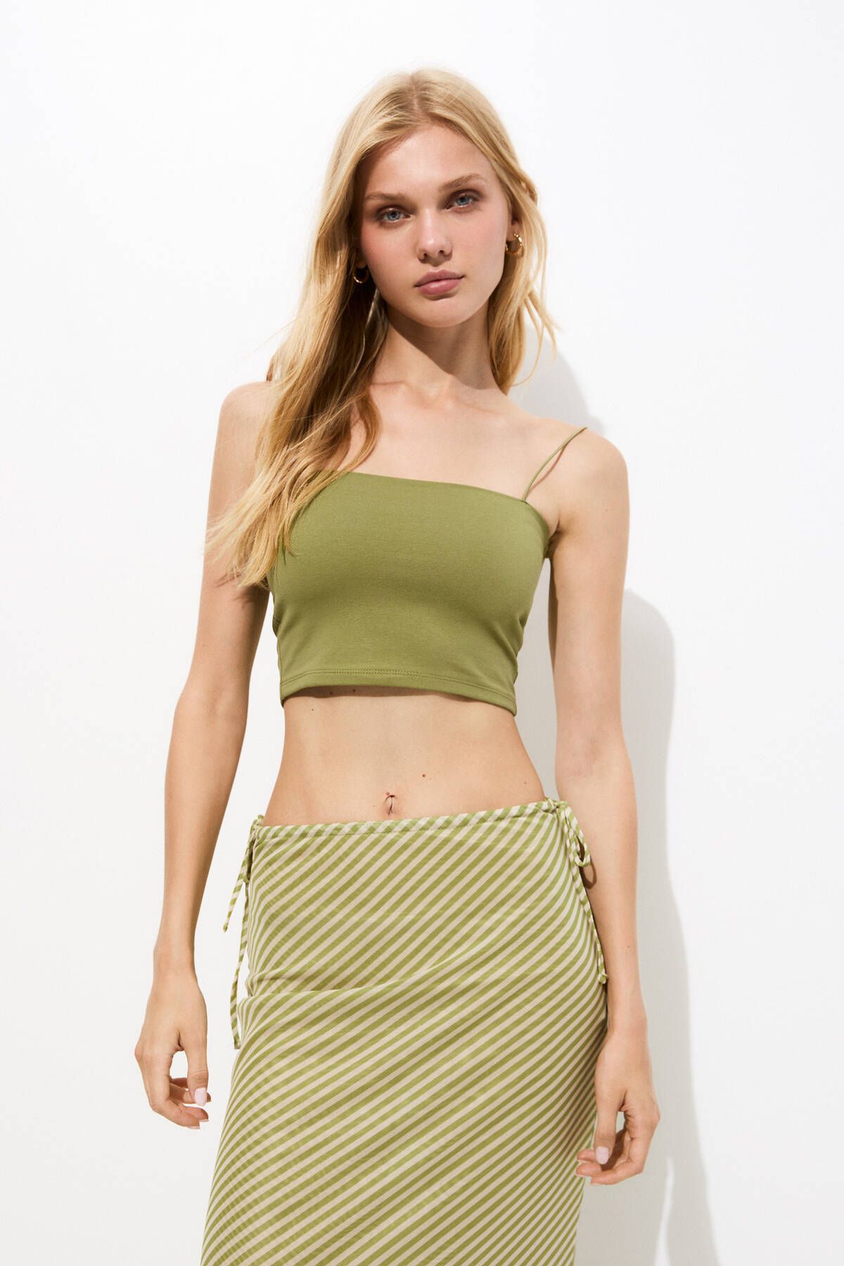 Pull Bear nce ask l crop top