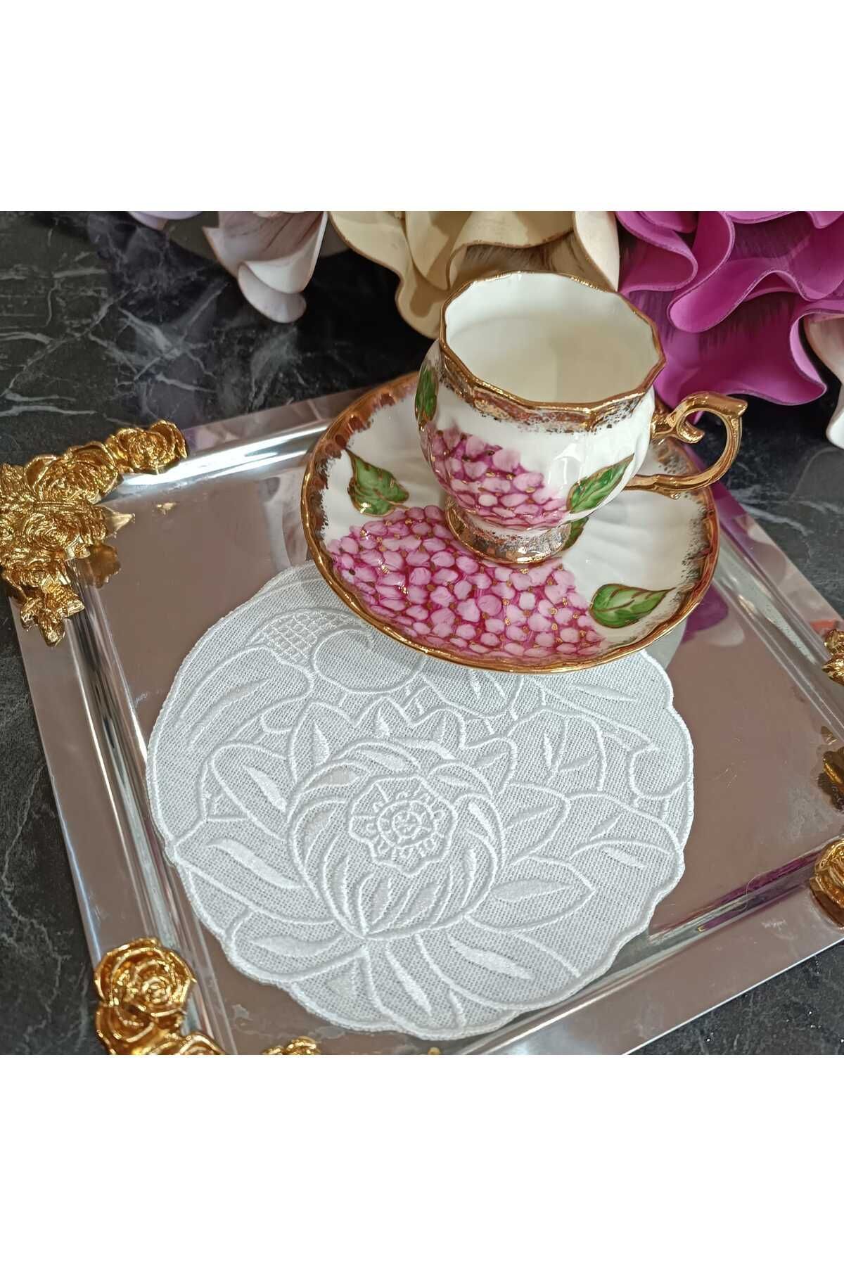 beyaz iş desenli nilüfer model ekru renkli kokteyl peçetesi ,kahve yanı peçetesi, napkin 6 adet