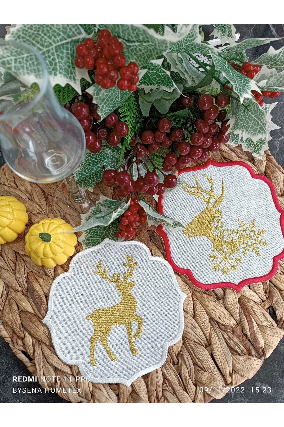 Deer Kokteyl Ve Kahve Yanı Sunum Peçetesi 2 Adet Yılbaşı Temalı Gold Geyik Işlemeli