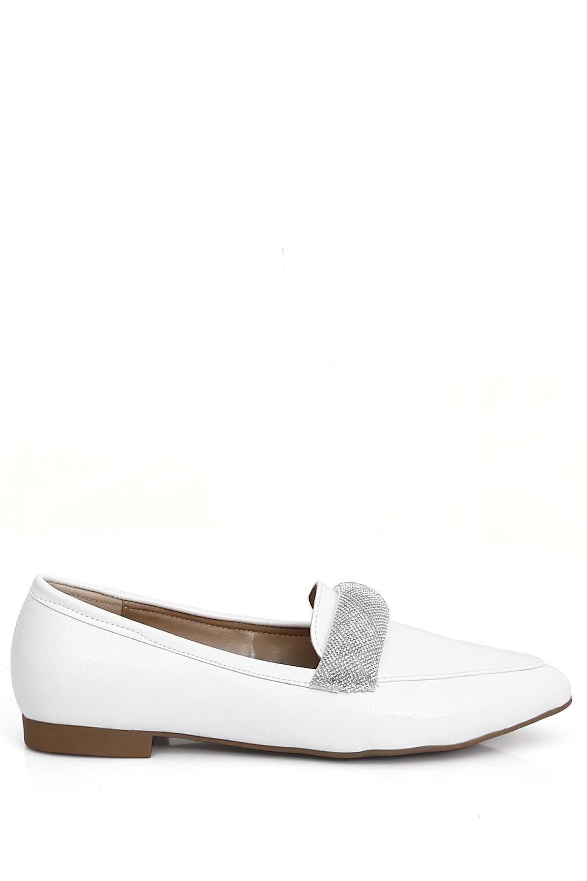 GÖNDERİ(R)-Weiße Ballerinas aus Lackleder mit spitzer Zehenpartie und kurzem, dickem Absatz in Steinoptik für Damen 35309 3