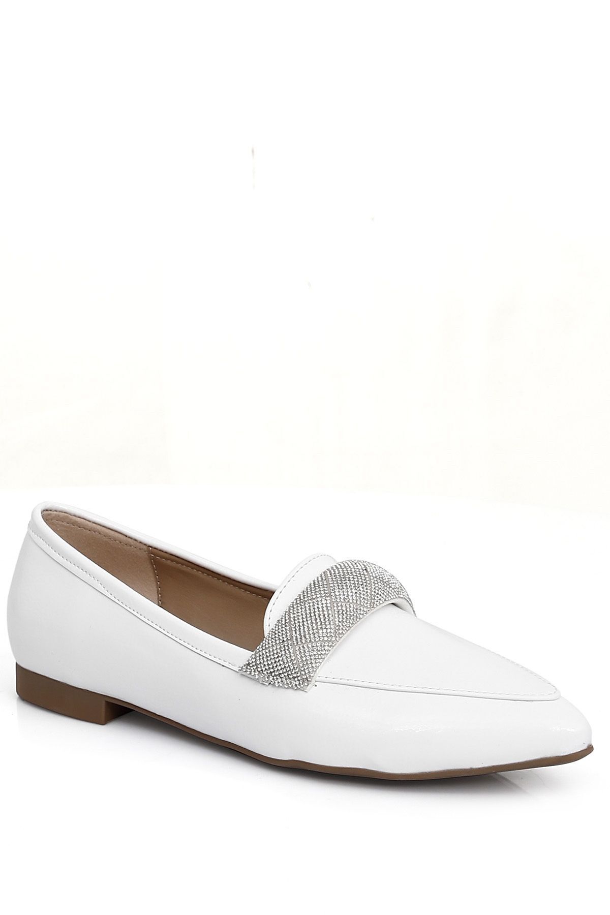 GÖNDERİ(R)-Weiße Ballerinas aus Lackleder mit spitzer Zehenpartie und kurzem, dickem Absatz in Steinoptik für Damen 35309 5