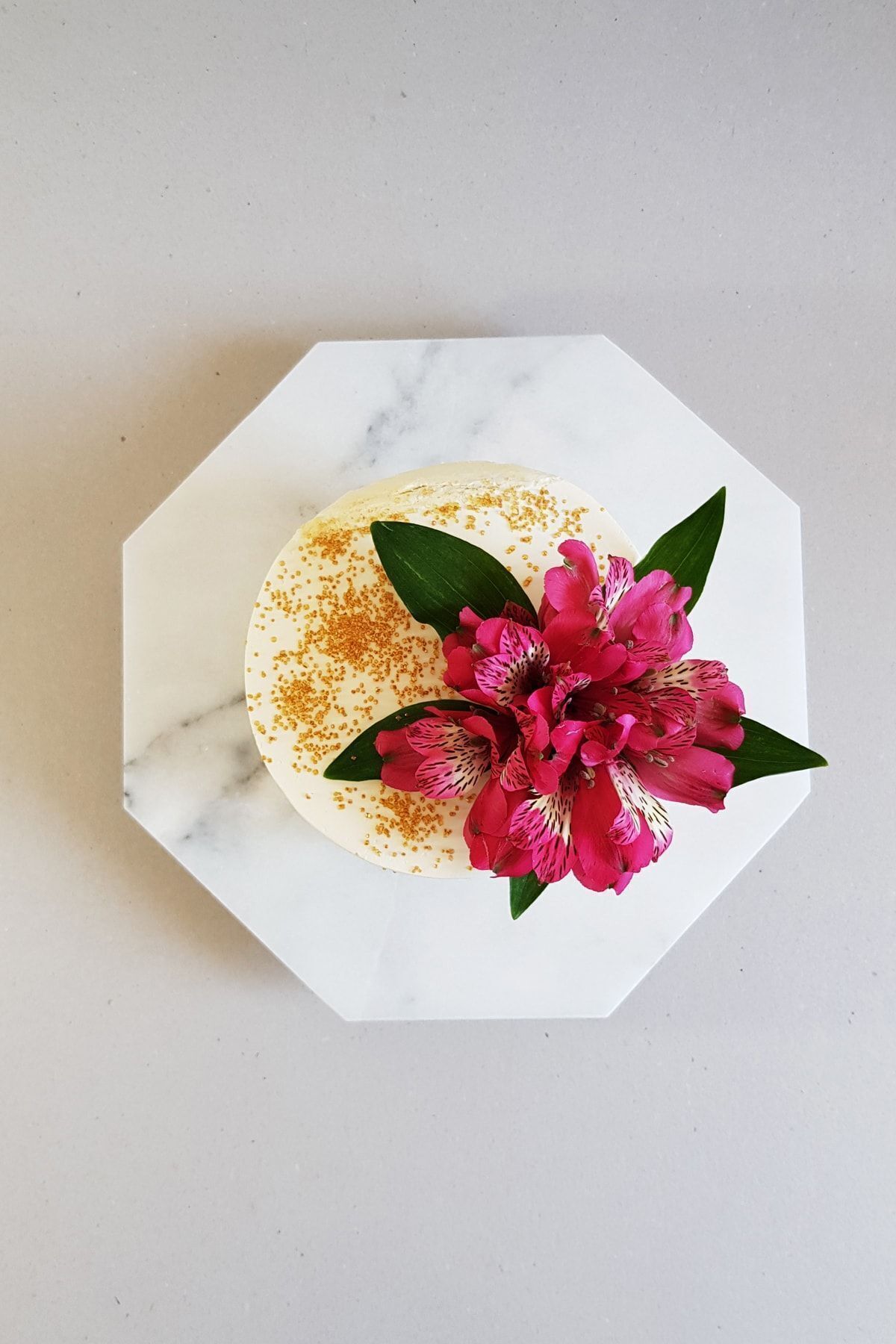 ioadesign-Icon Model - Real Marble Octagonal Stand - Cake, Cake, Cheese Stand 2