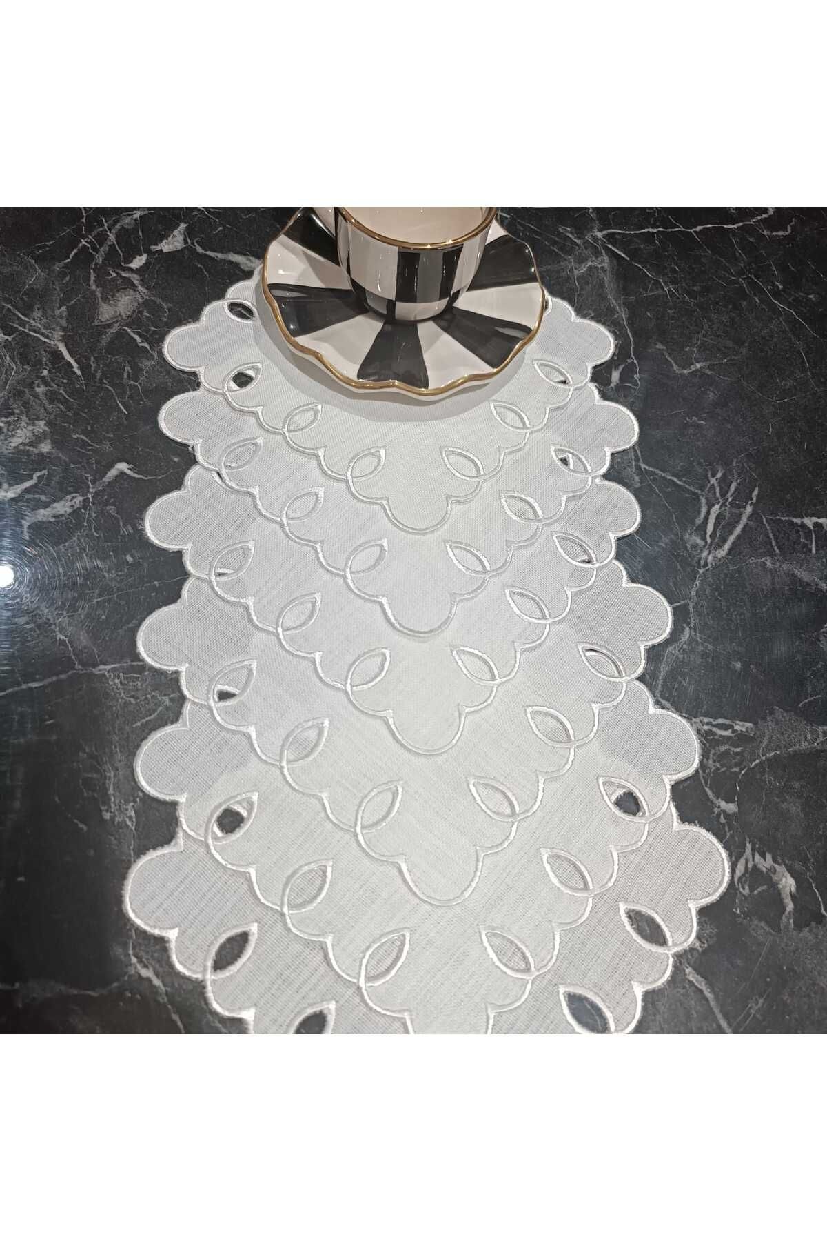 adreanna beyaz renk işlemeli kahve yanı, sunum peçetesi ve kokteyl peçetesi 6 adet