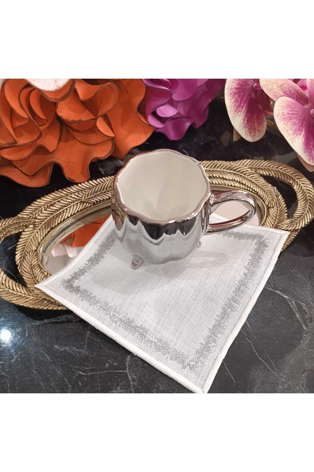 Silver simli sigzak desenli kahve yanı peçetesi, kokteyl peçete, sunum peçetesi 6 adettir.