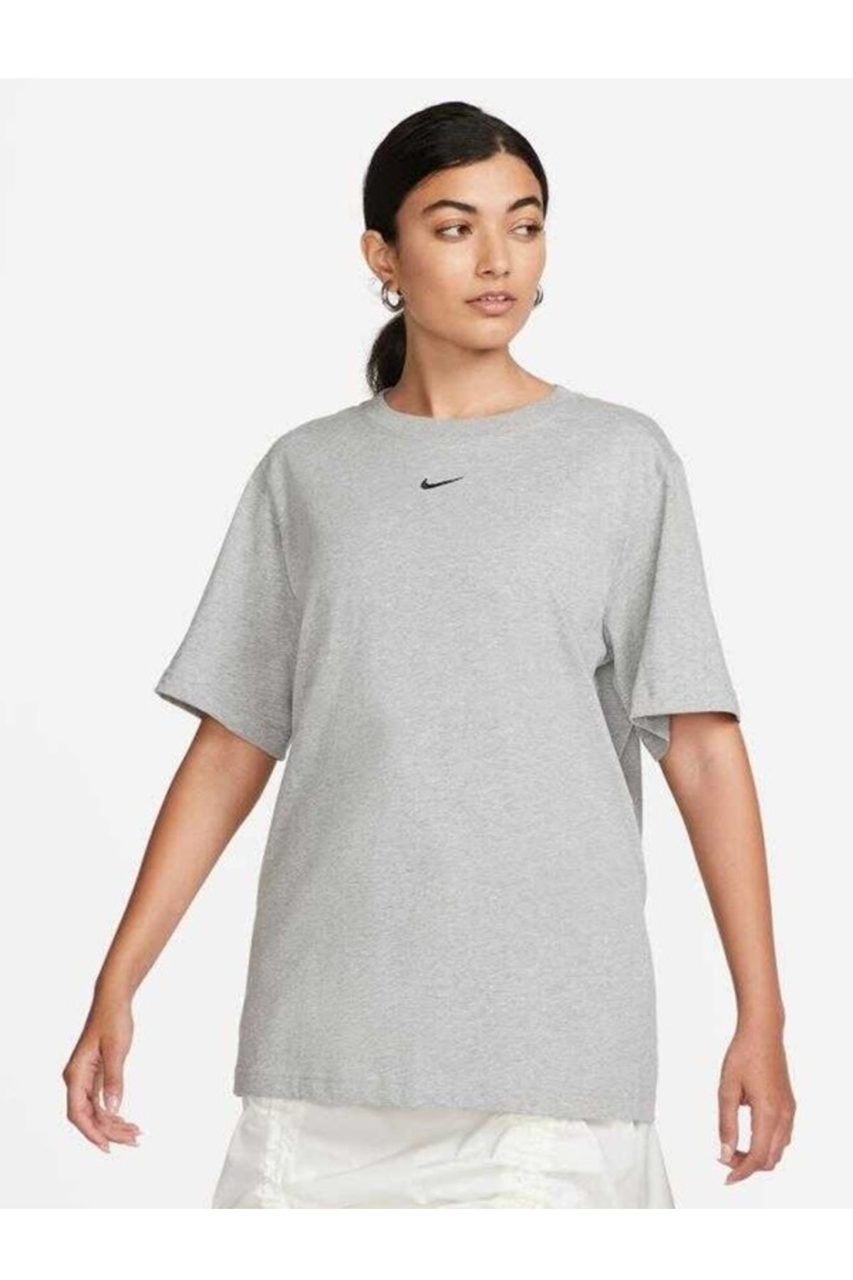 Nike Sportswear Essential Nak Swooslu Short sleeve Oversize Kad n Ti ort Fiyat Yorumlar Trendyol
