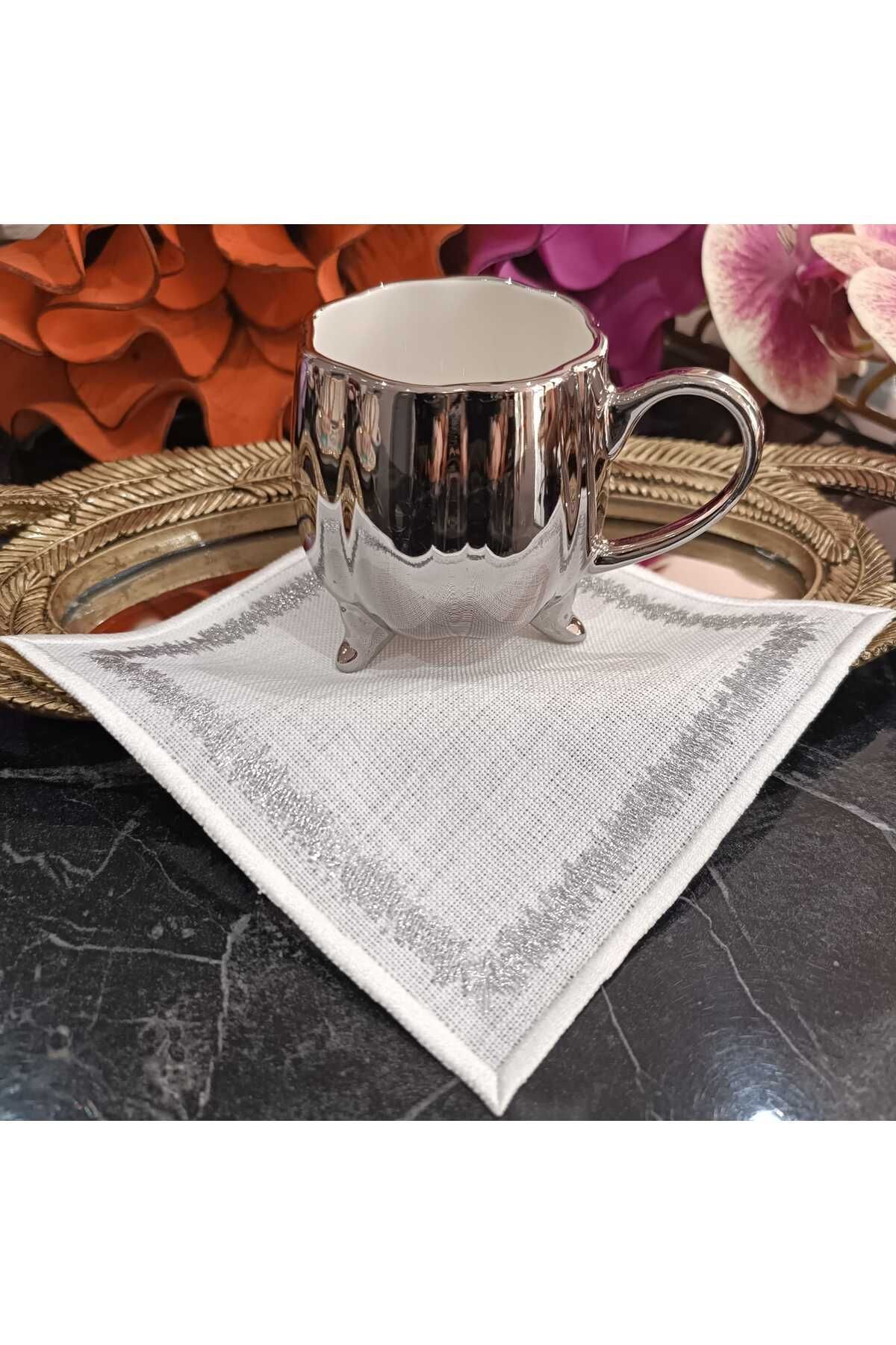 Silver simli sigzak desenli kahve yanı peçetesi, kokteyl peçete, sunum peçetesi 6 adettir.