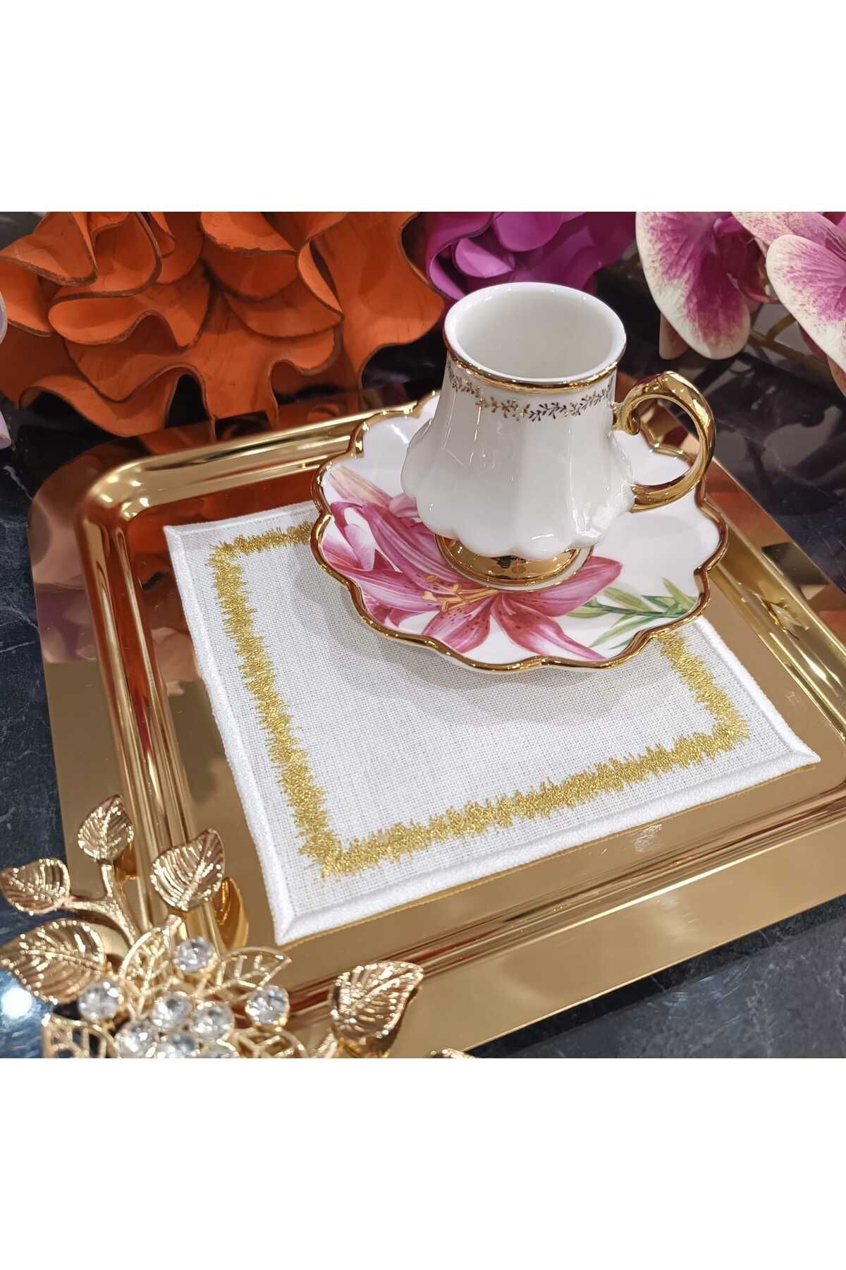 Gold simli sigzak desenli kahve yanı peçetesi, kokteyl peçete, sunum peçetesi 6 adettir.