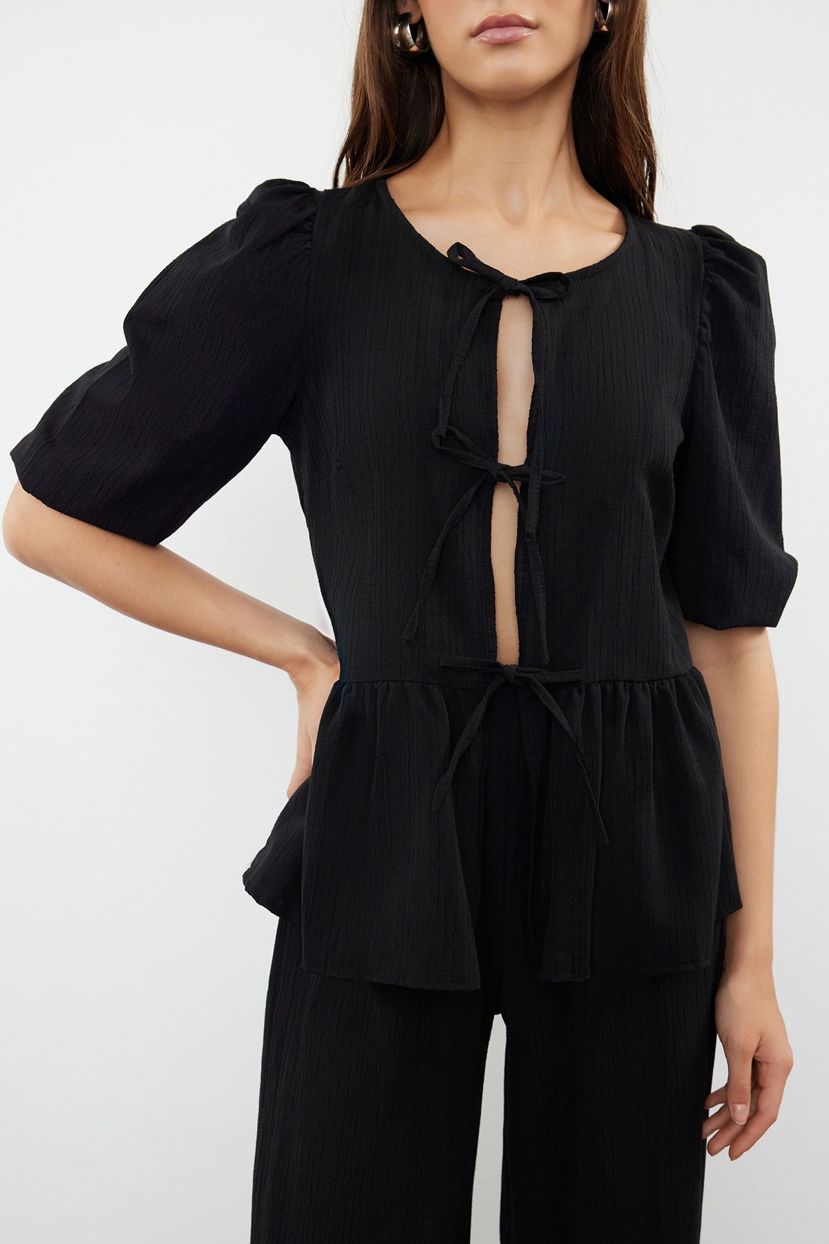 Trendyol Collection-Black Textured Fabric Lacing Detailed Balloon Sleeve Woven Blouse-Pants Set Twoss24Au00143 3