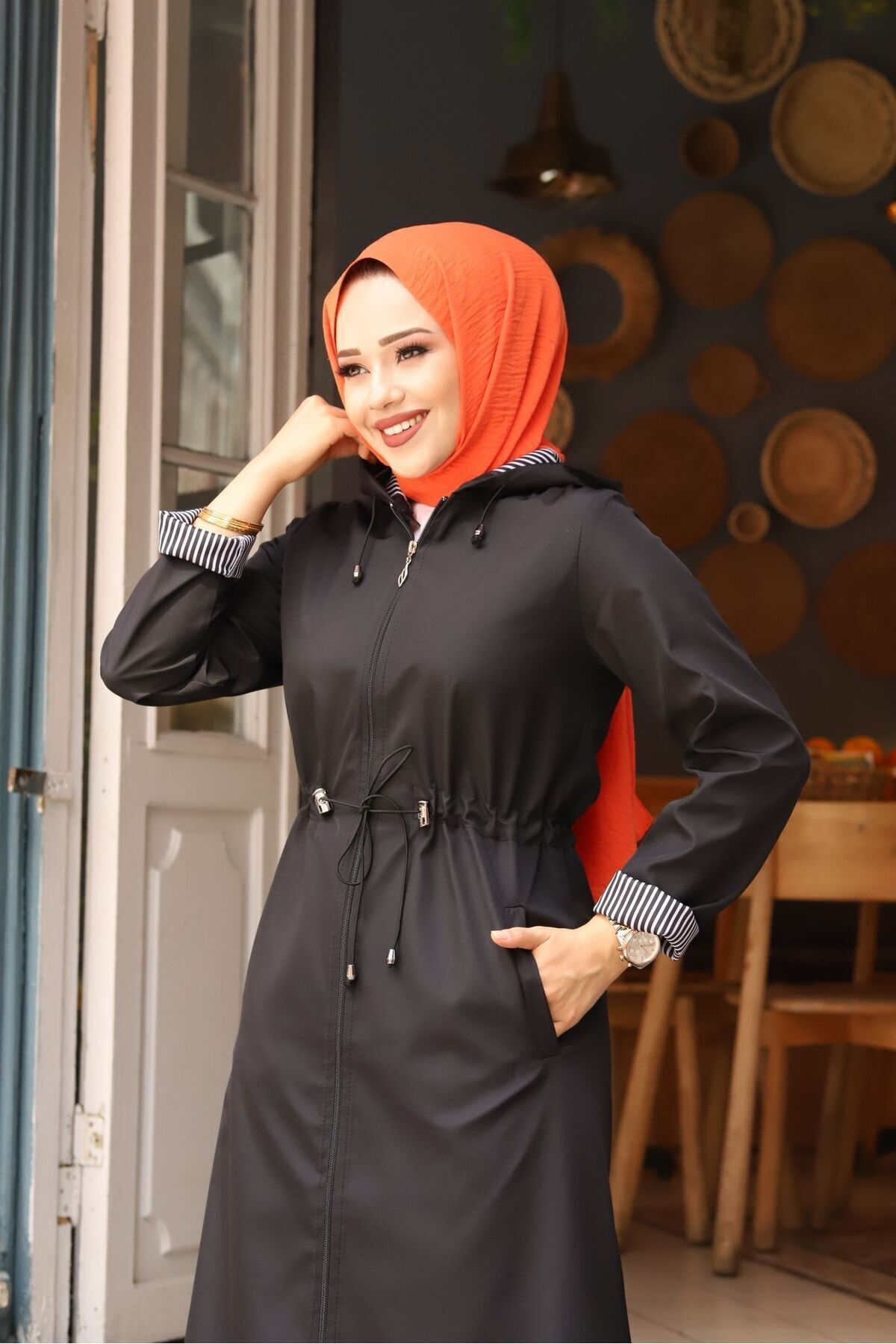 Vibeys Collection Siyah İçi Çizgili Ve Kapüşonlu Su Geçirmez Kadın Trençkot görsel 5