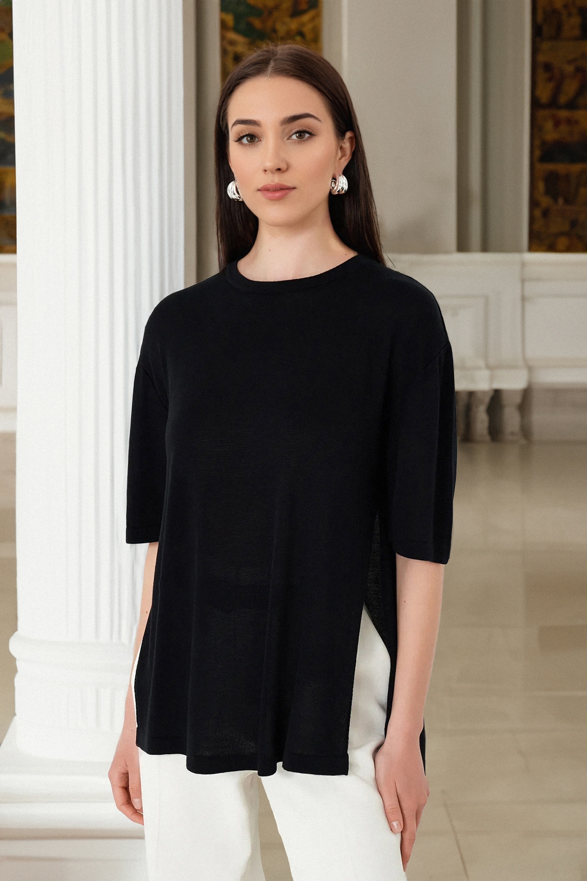 Trendyolmilla Siyah Basic Dökümlü Yırtmaç Detaylı Triko T-Shirt TWOSS24KZ00047