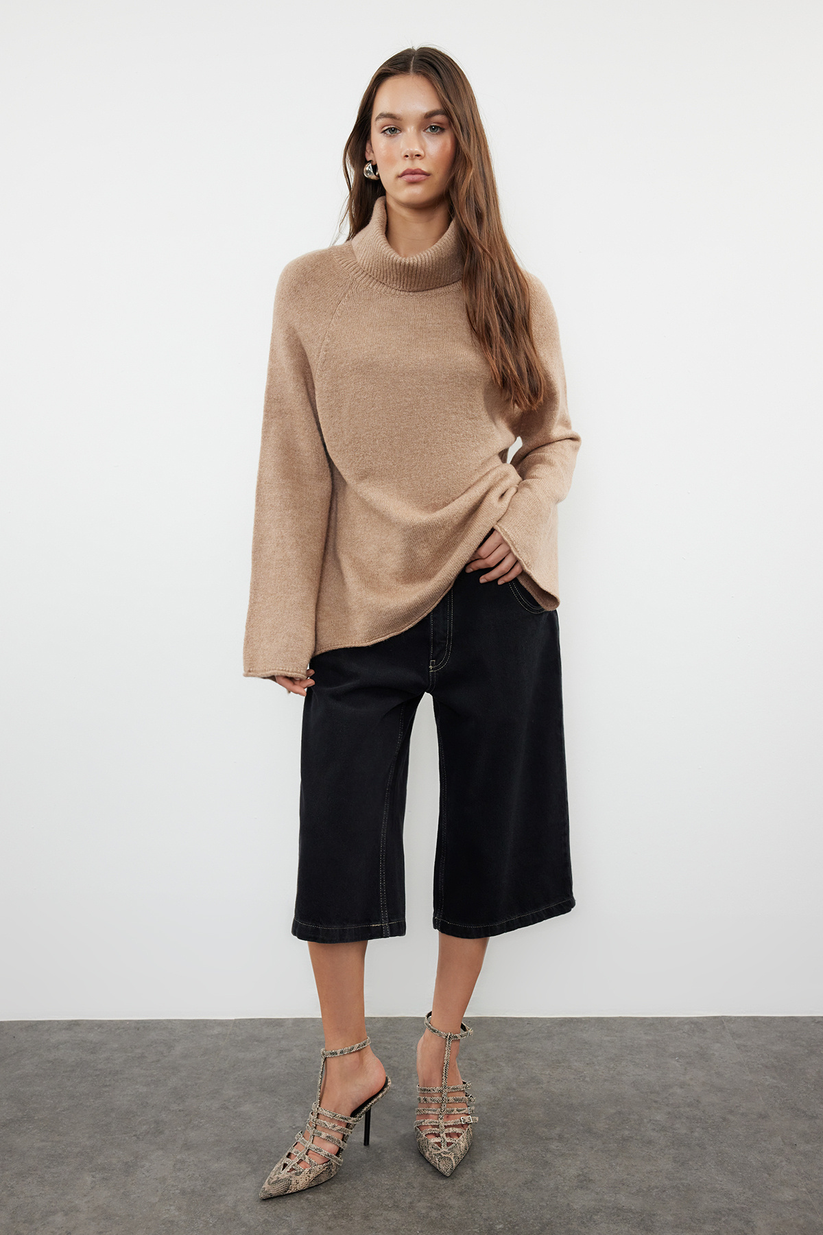 Trendyolmilla  Vizon Yumuşak Dokulu Balıkçı Yaka Geniş Kalıp Triko Kazak TWOAW24KZ00426 - Görsel 2