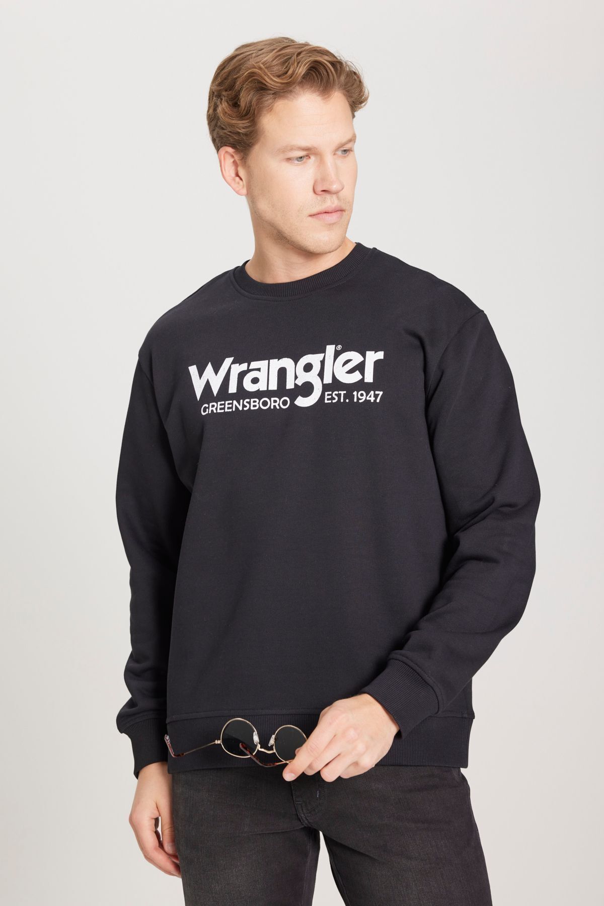 Черная мужская толстовка Wrangler Regular Fit с круглым вырезом из 100% хлопка W212025