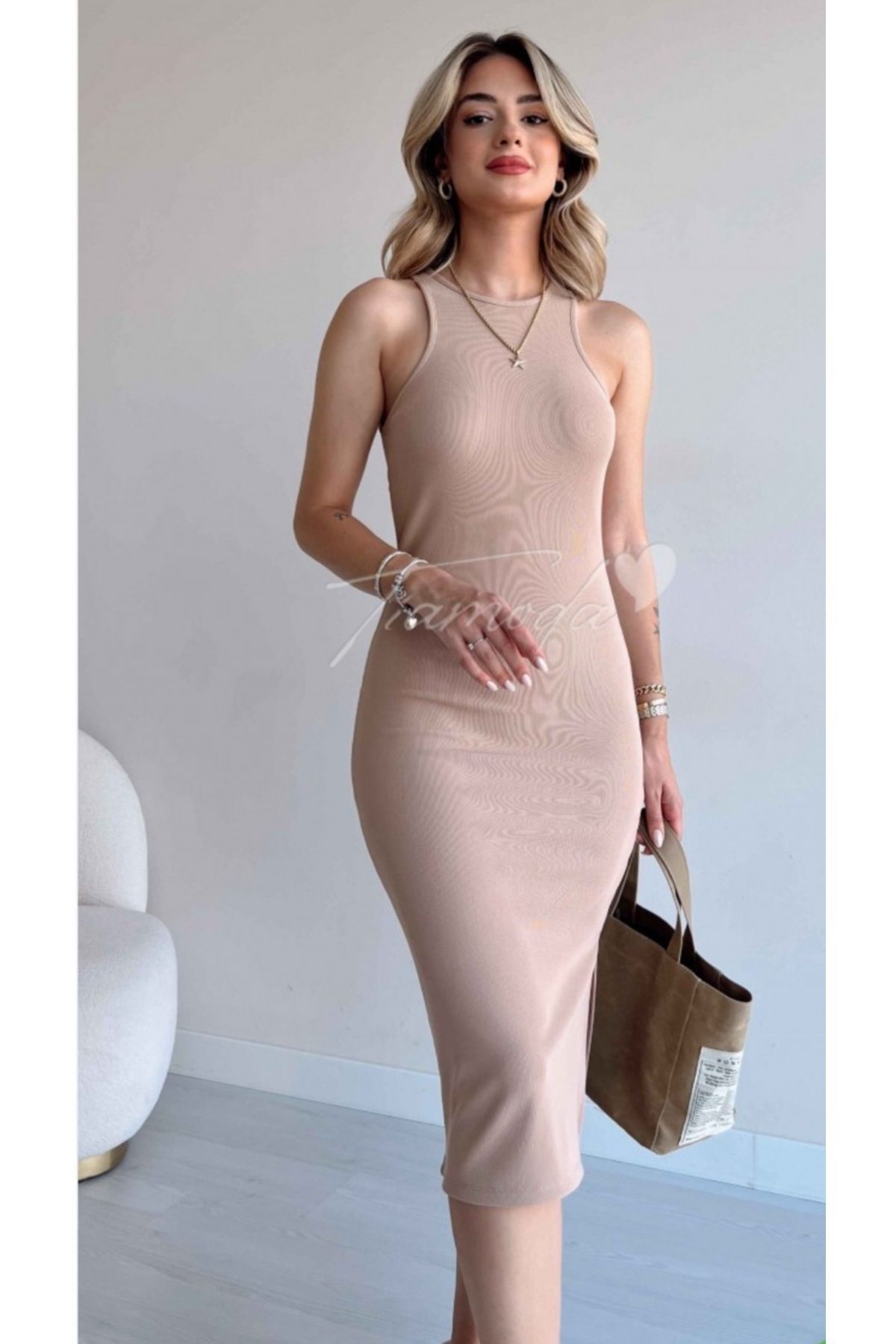 https://cdn.dsmcdn.com/ty1379/product/media/images/prod/QC/20240624/16/59b5c0c8-a23b-360d-9b5a-48bab0ed7fbb/1_org_zoom.jpg