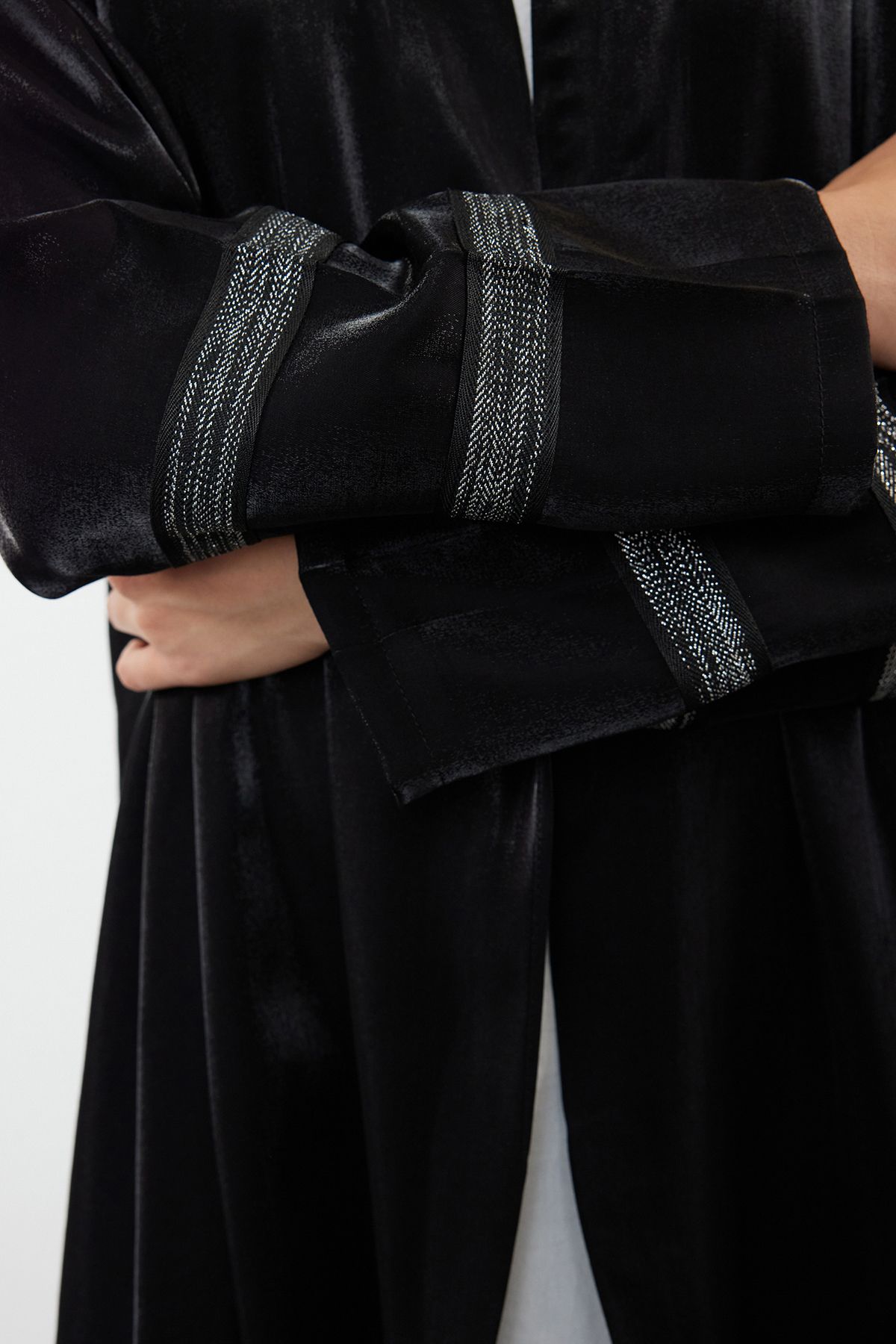 Trendyol Modest-Șapcă lungă țesătă lucioasă brodata neagră și Ferace și Abaya TCTSS24KF00004 4