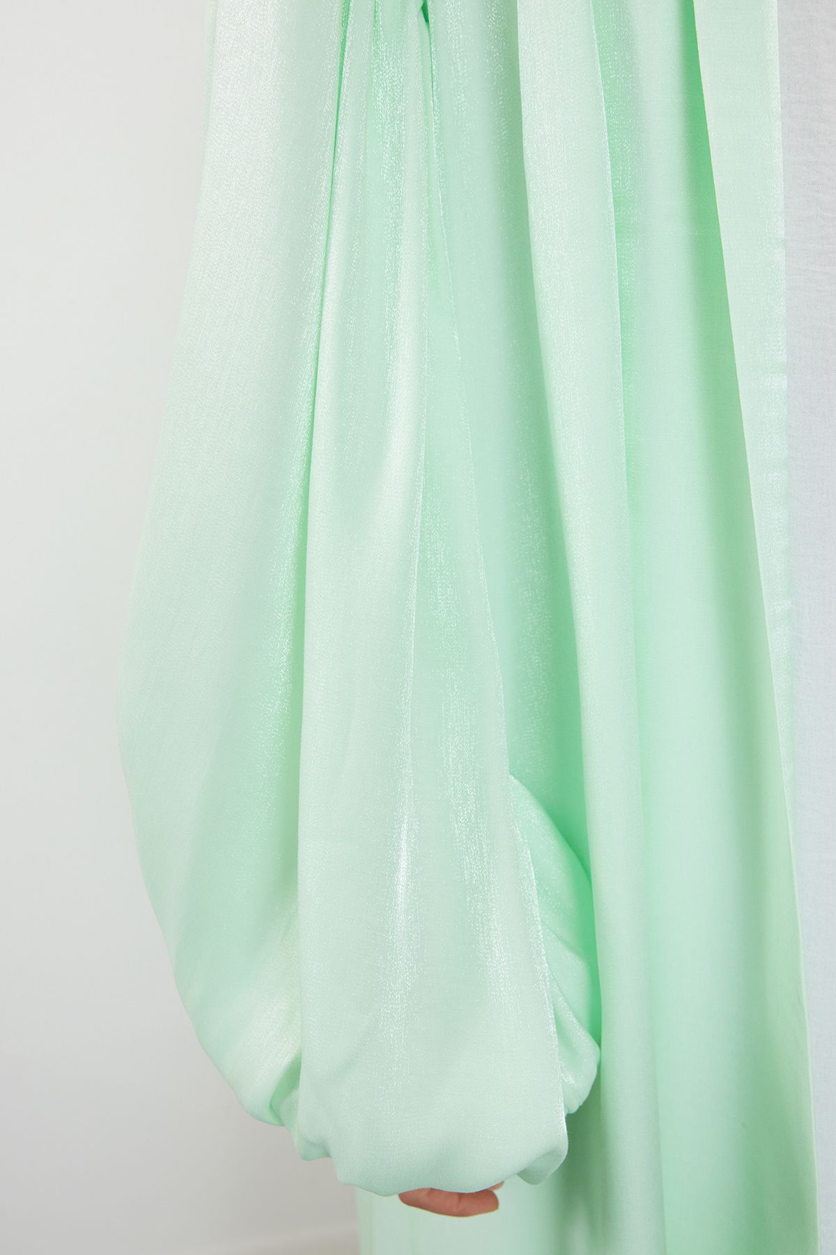 green-shiny-fabric-balloon-sleeve-woven-cap-a
