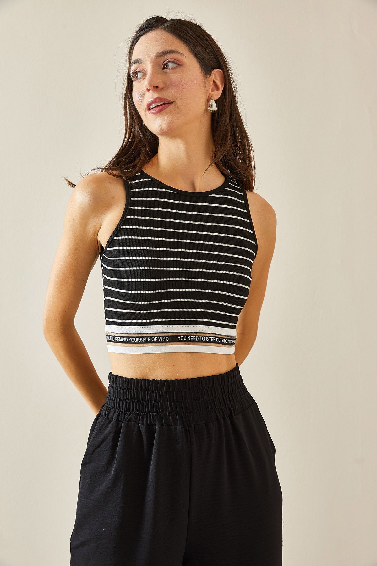 XHAN-Schwarze, gestreifte Crop-Bluse mit Rundhalsausschnitt - 5YXK2-48671-02 5