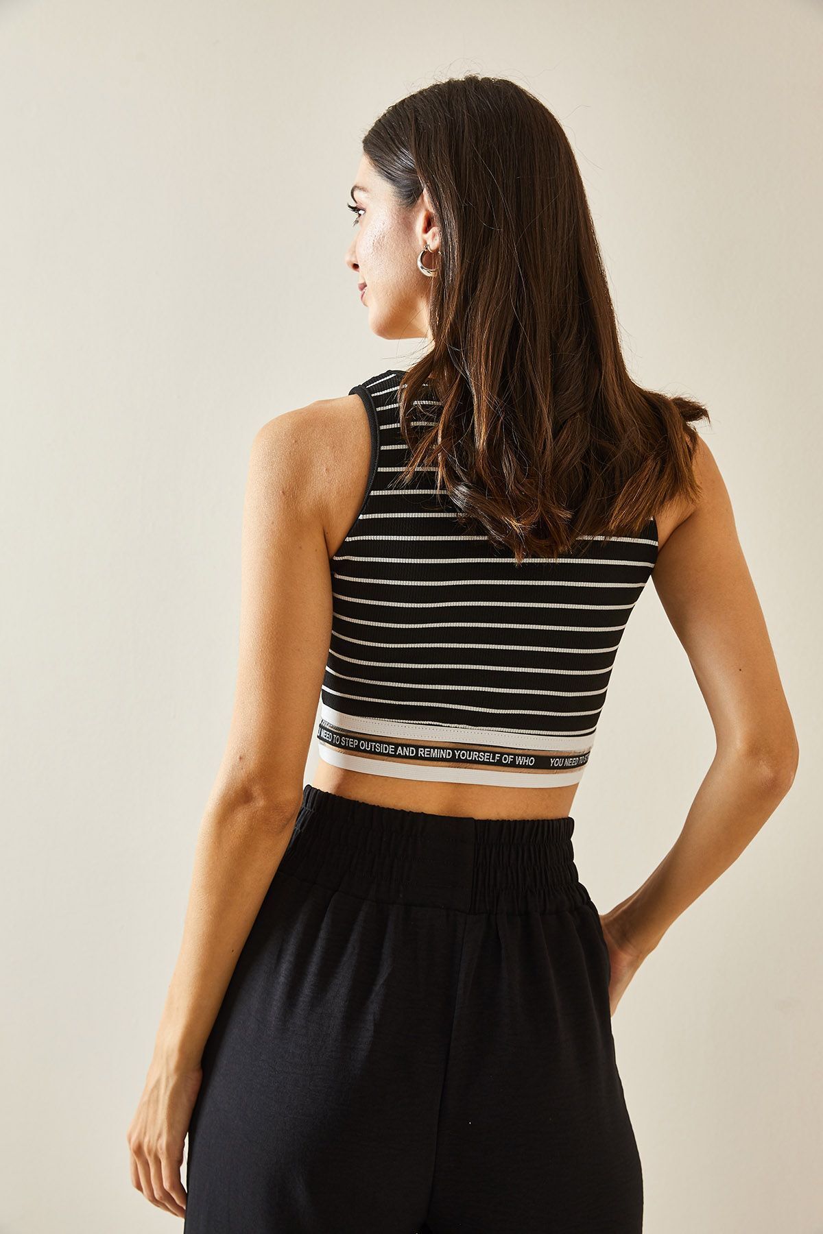 XHAN-Schwarze, gestreifte Crop-Bluse mit Rundhalsausschnitt - 5YXK2-48671-02 7